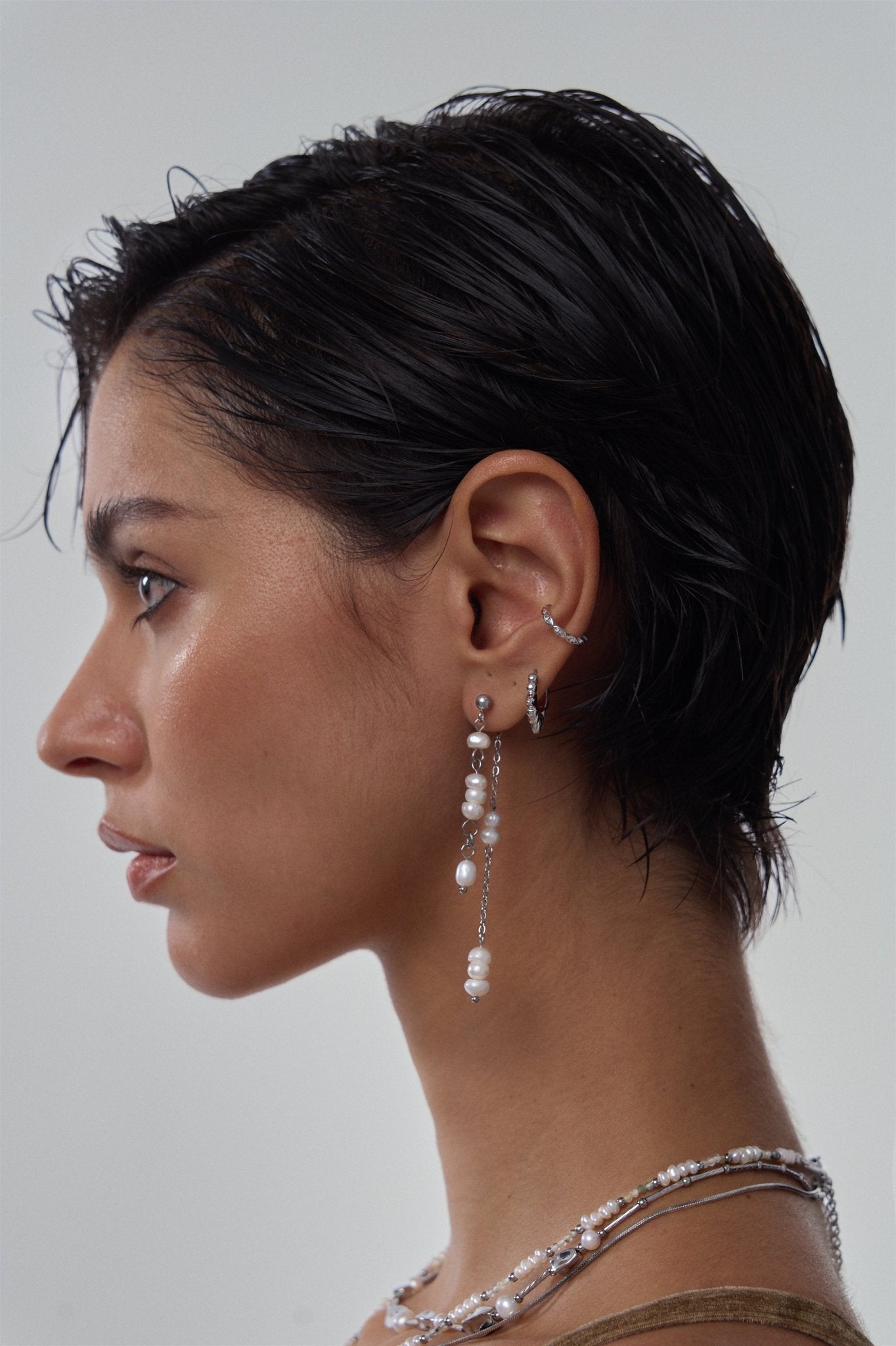 Amber Dangling Pearl Earrings - Flaire & Co.