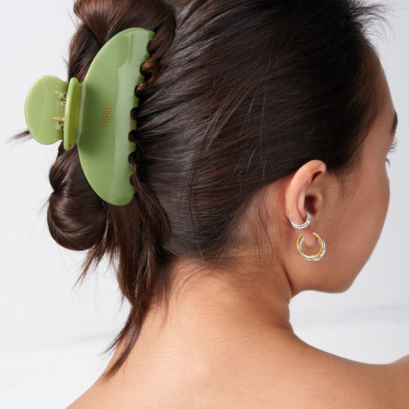 Amelia Claw Clip in Matcha - Flaire & Co.