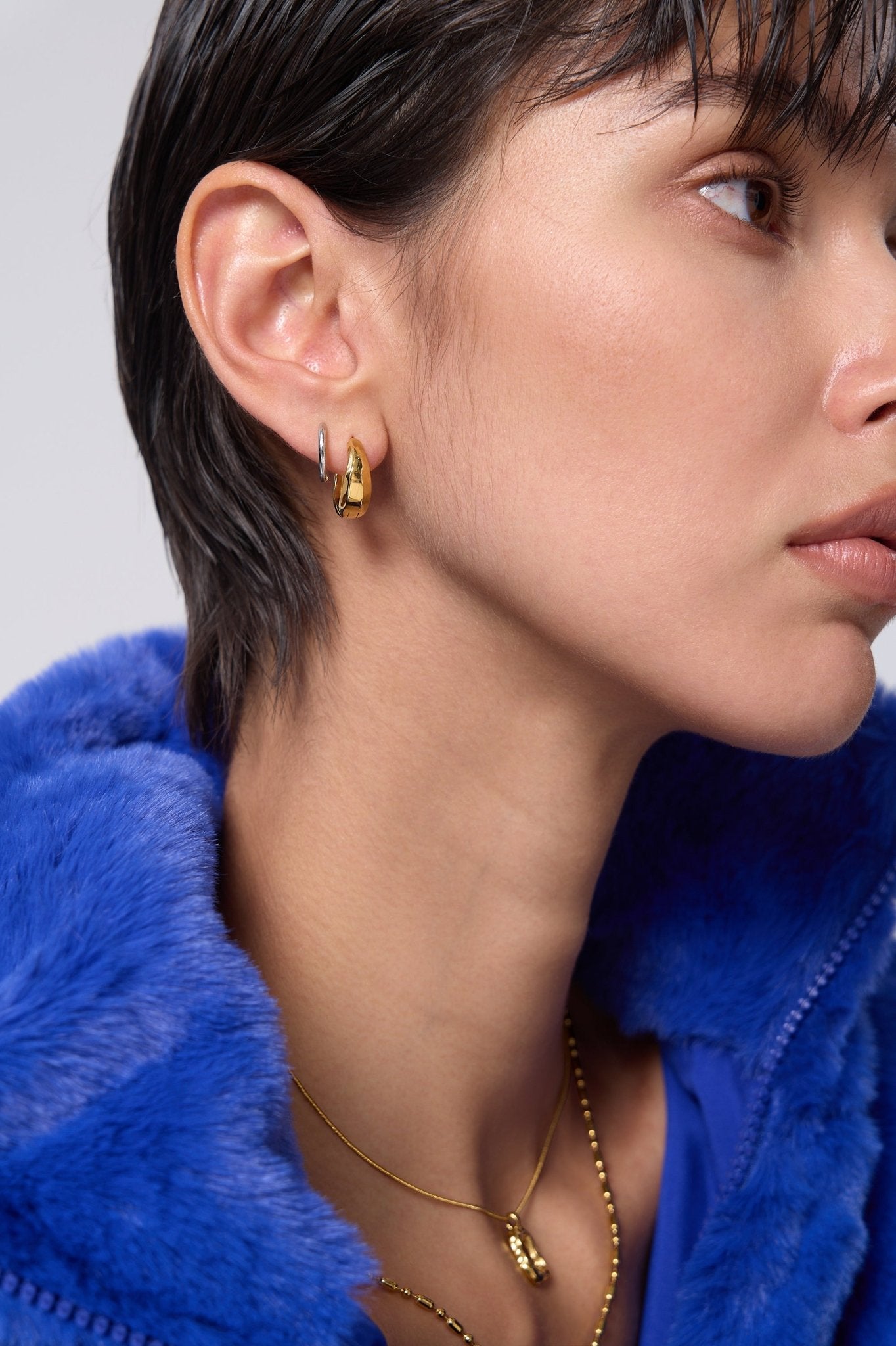 Amina Geometric Dome Huggie - Flaire & Co.