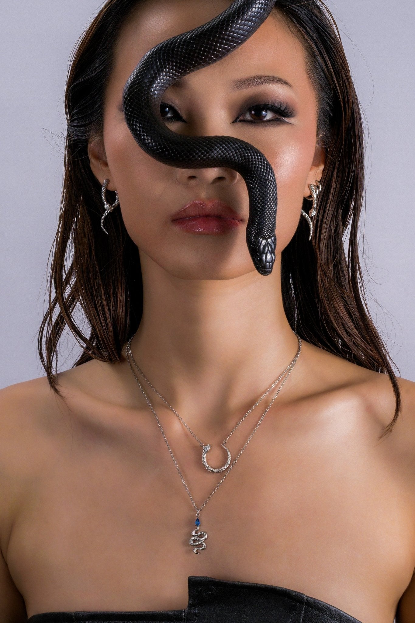 Blue Gem Snake Necklace - Flaire & Co.