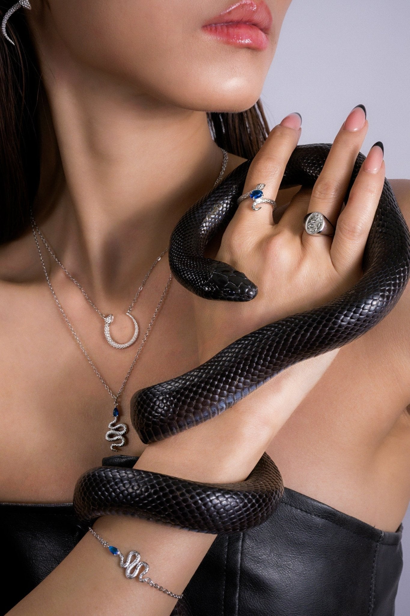 Blue Gem Snake Necklace - Flaire & Co.