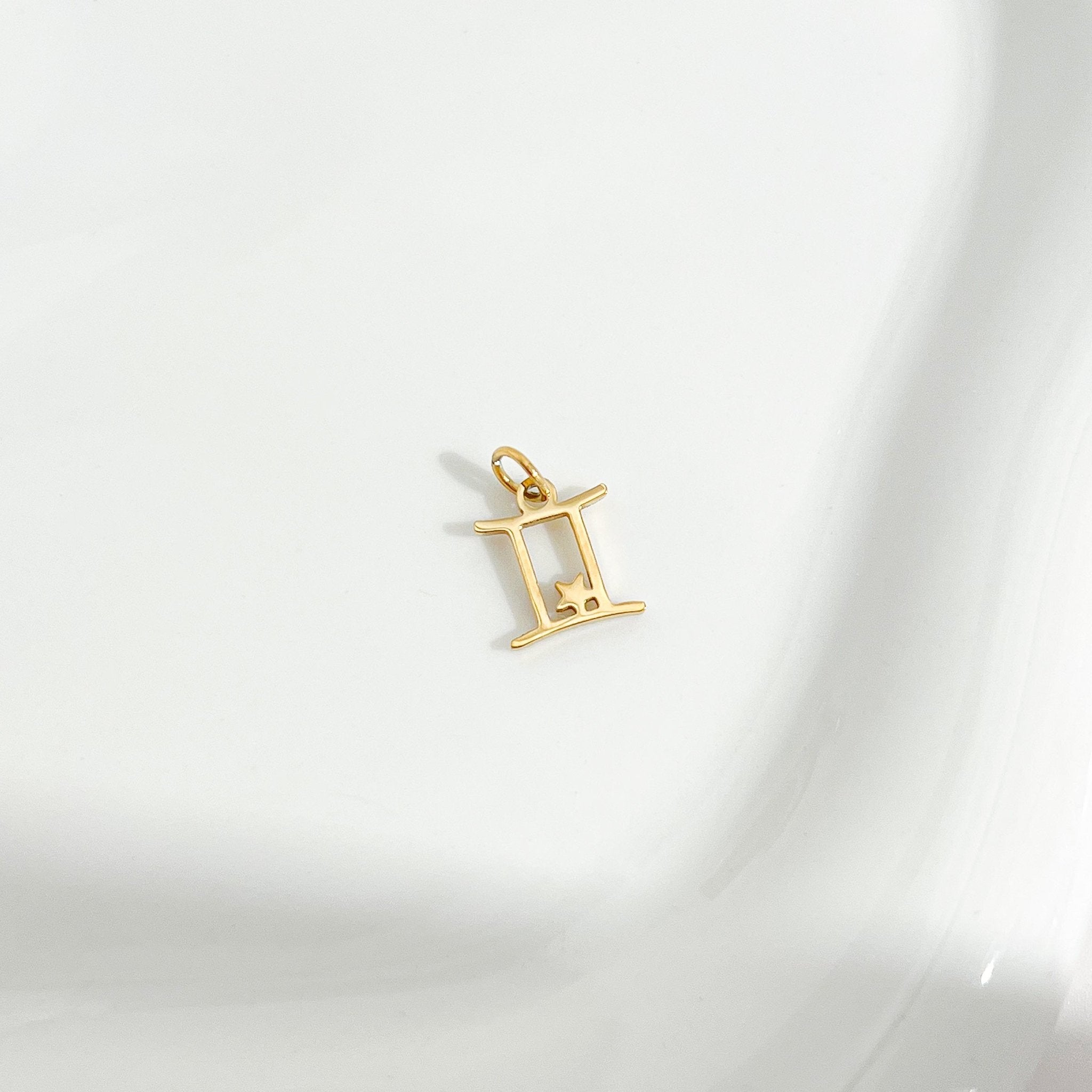 Dainty Zodiac Gold Necklace - Flaire & Co.
