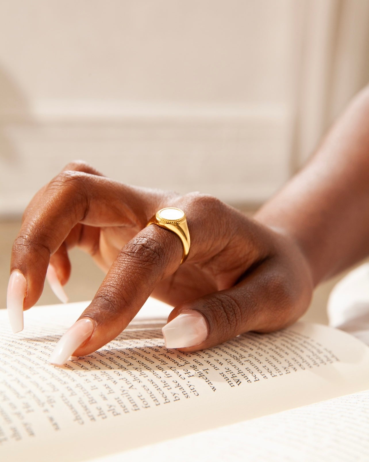 Gold Mother of Pearl Signet Ring (Unisex) - Flaire & Co.
