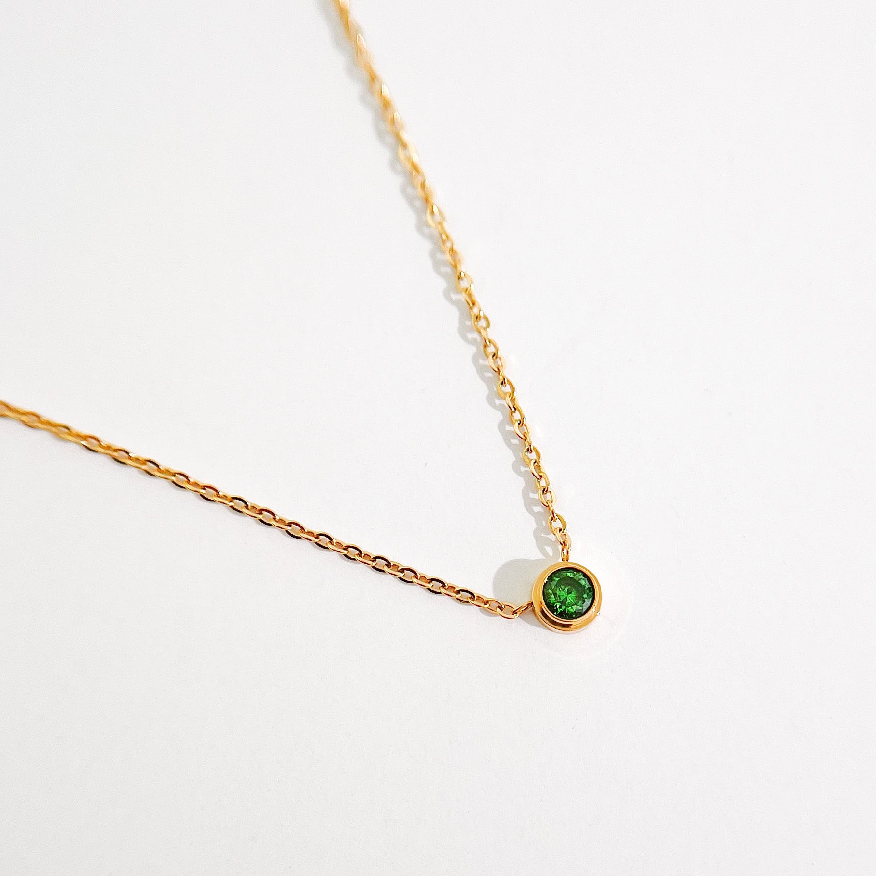 Green Single Gem Necklace in Gold - Flaire & Co.