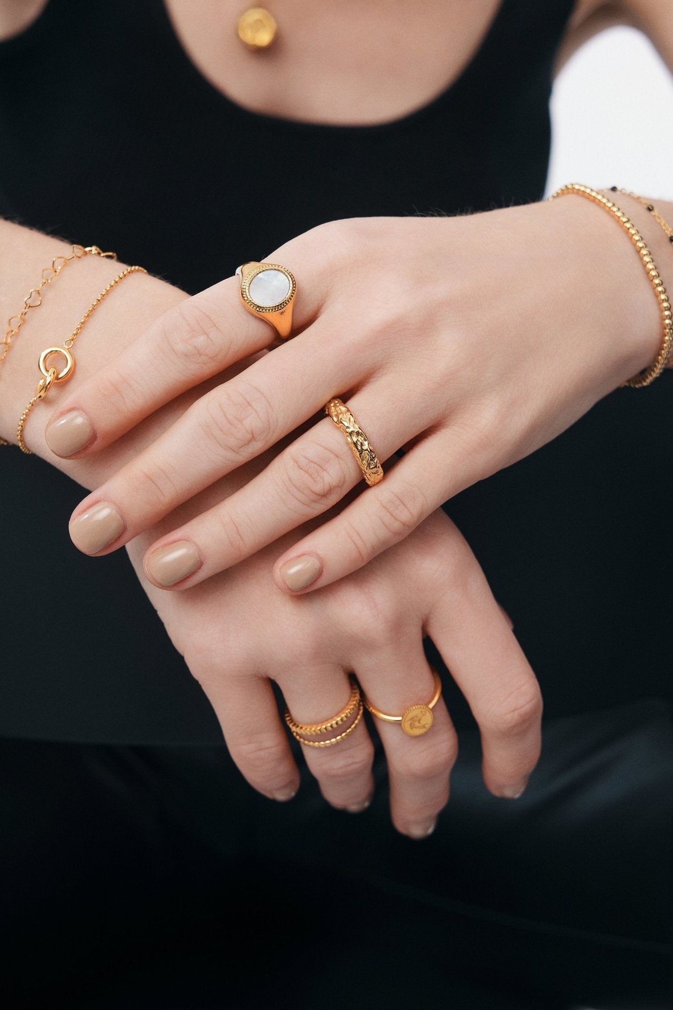 Hammered Ring in Gold - Flaire & Co.
