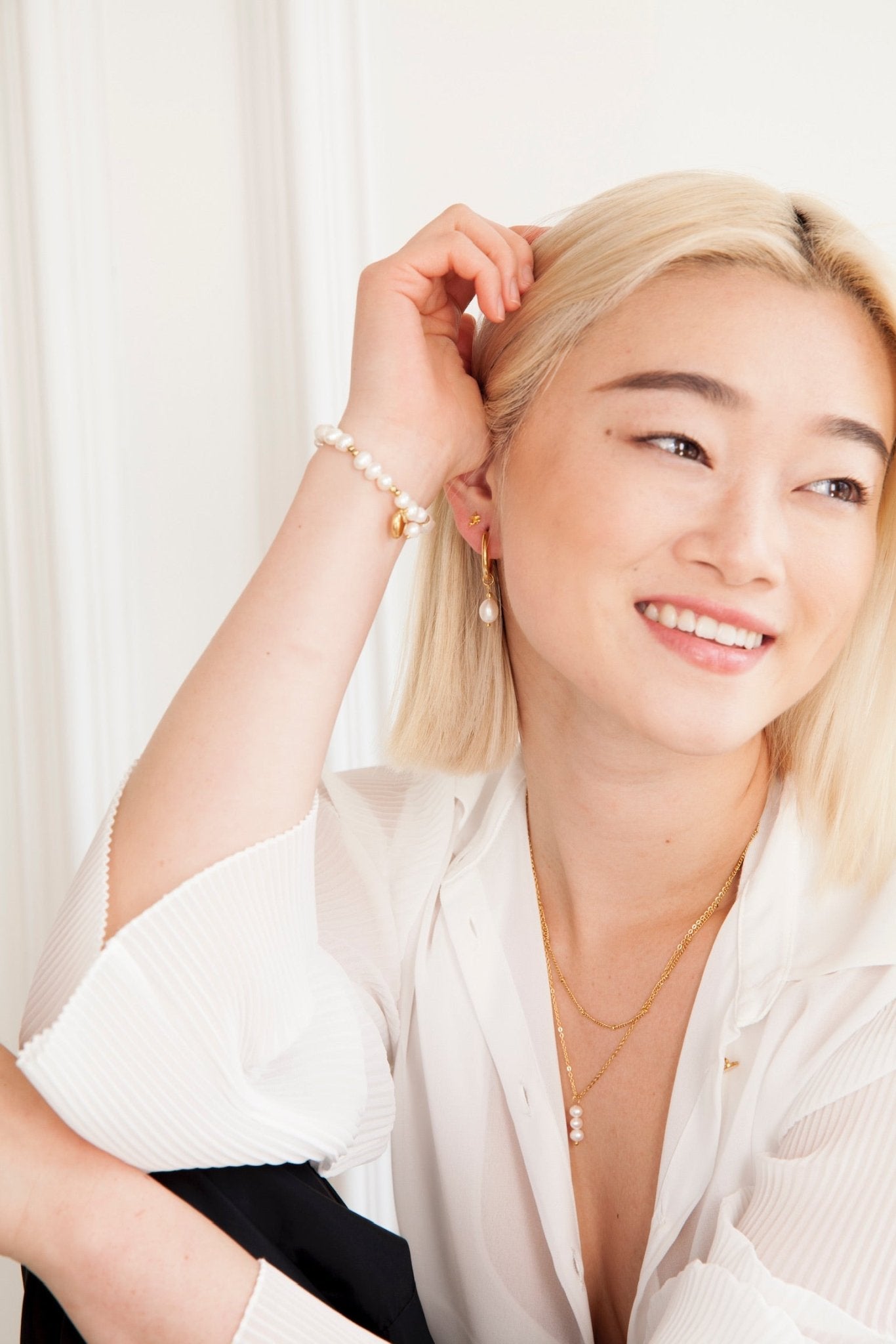 June Pearl Earrings in Gold - Flaire & Co.