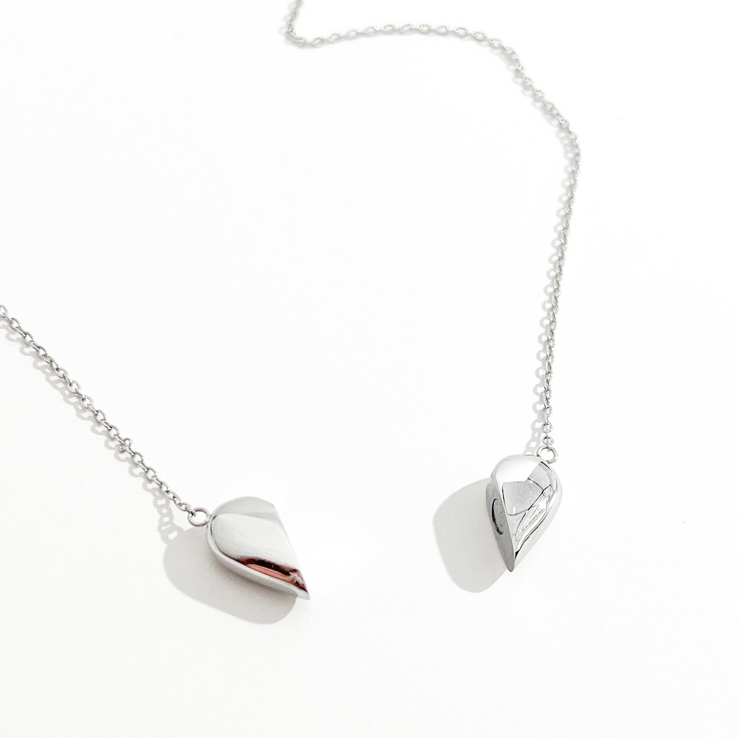 Magnetic Heart Necklace - Flaire & Co.