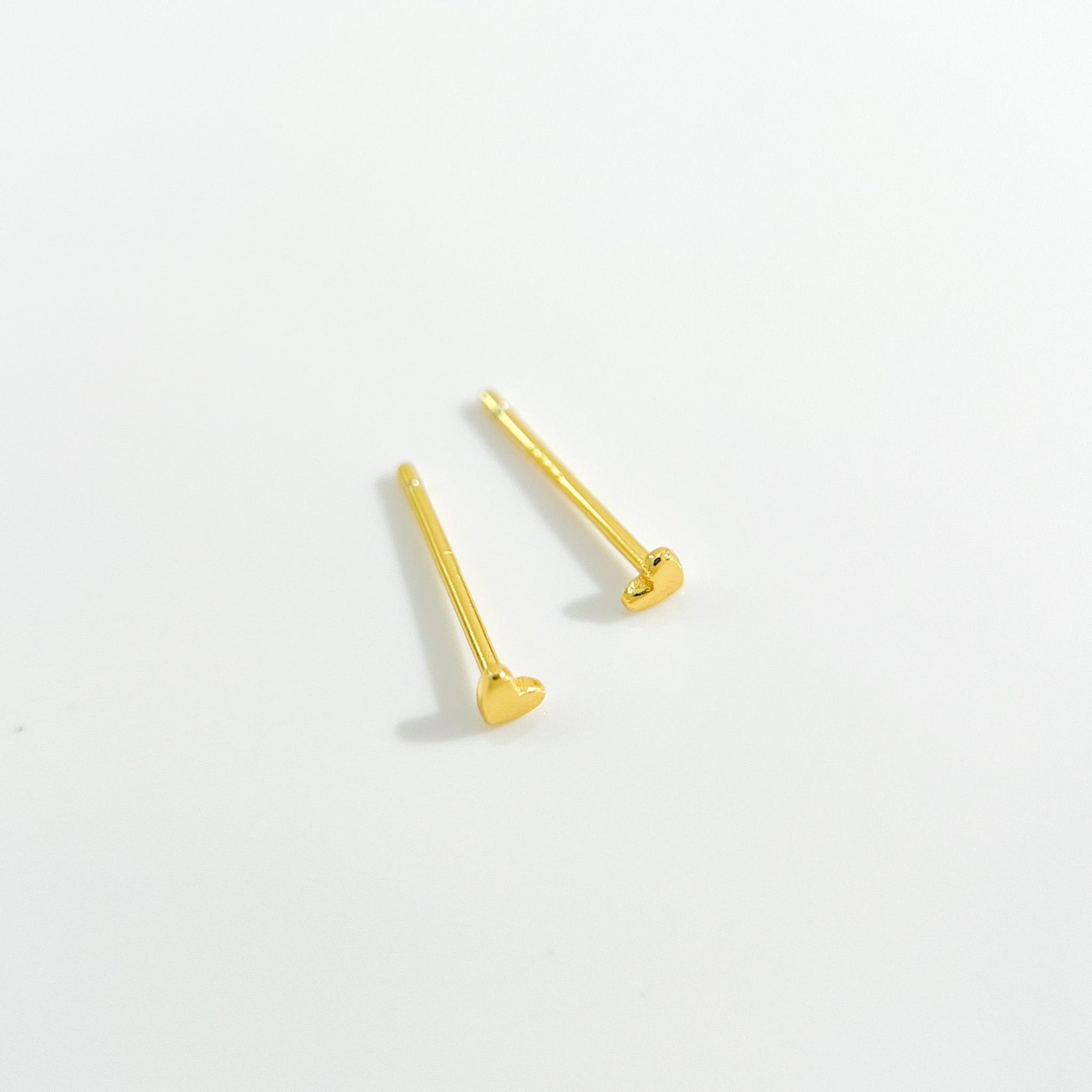 Micro Heart 2.0 Studs in Gold - Flaire & Co.