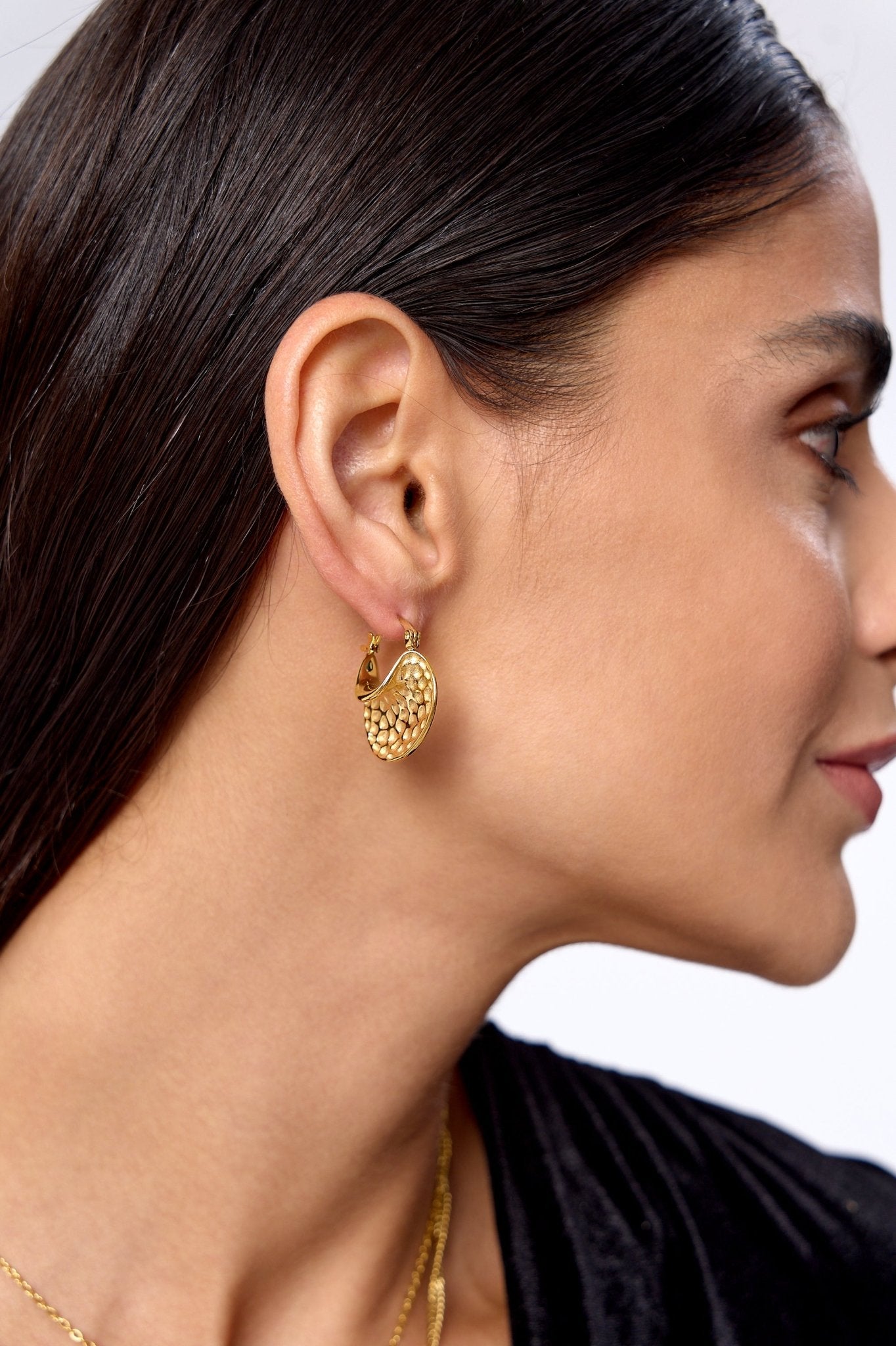 Nia Hammered Bold Hoops - Flaire & Co.