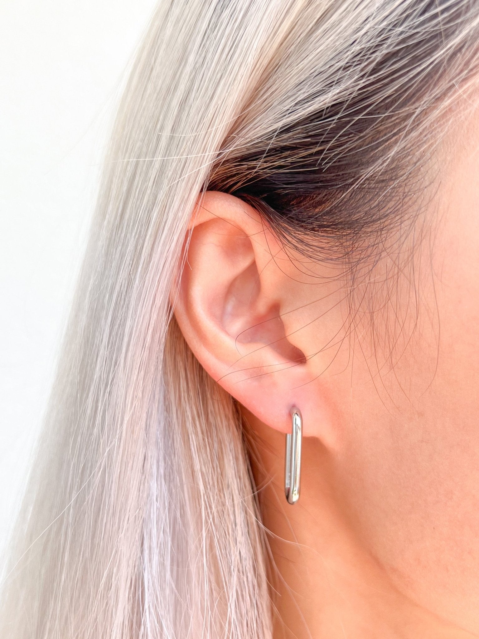 Oval Earrings in Silver - Flaire & Co.