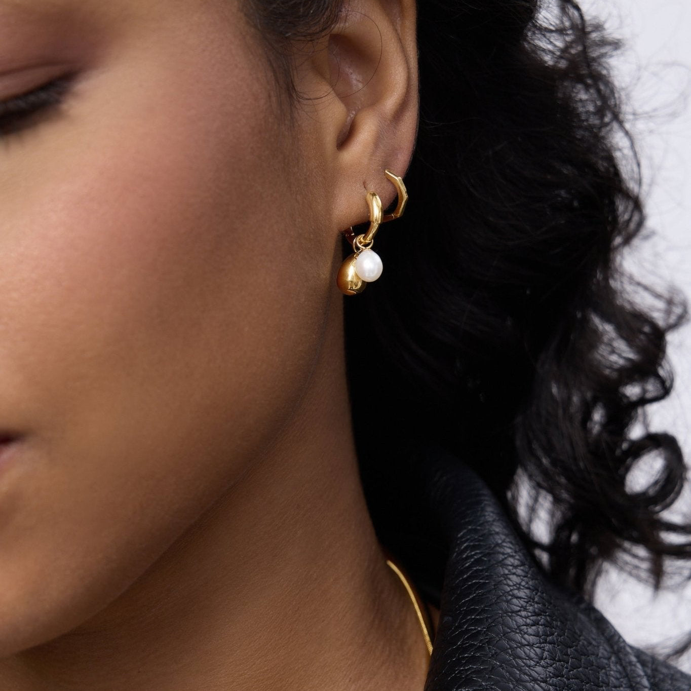 Pearl Tear Drop Hoop Earrings - Flaire & Co.