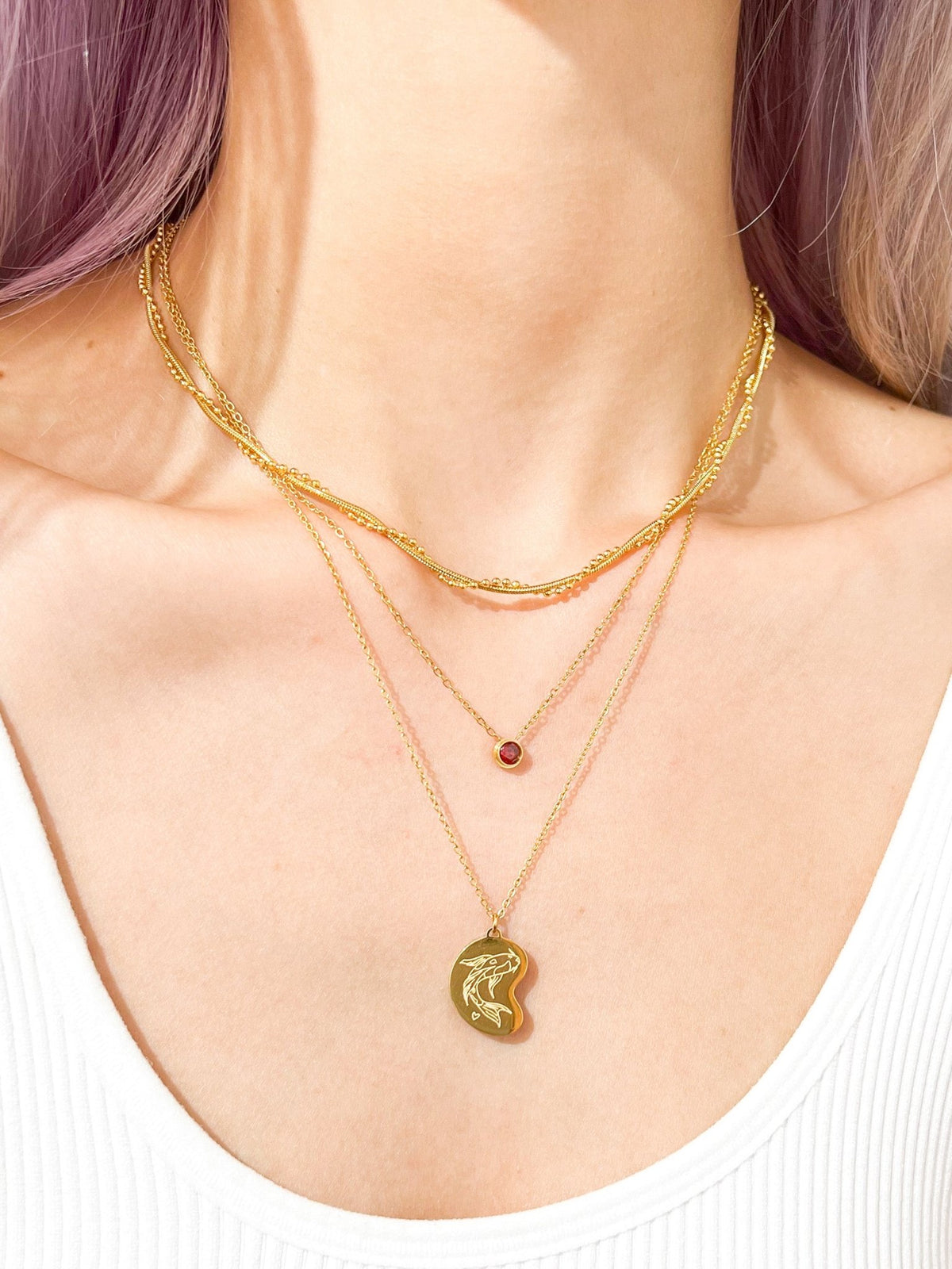 Red Single Gem Necklace in Gold Flaire