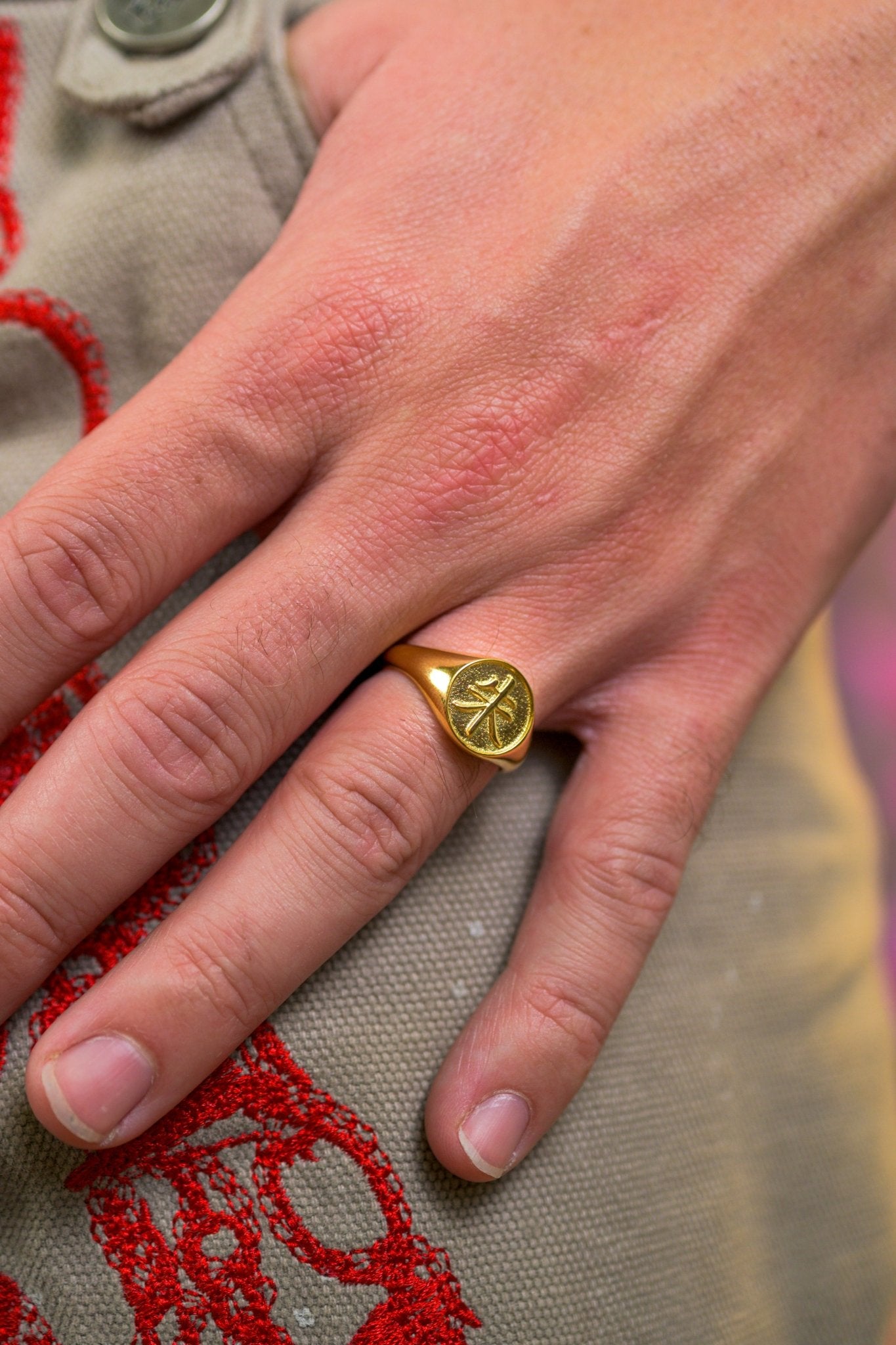 Scarlet Signet Ring (Anime Inspired Collection) - Flaire & Co.