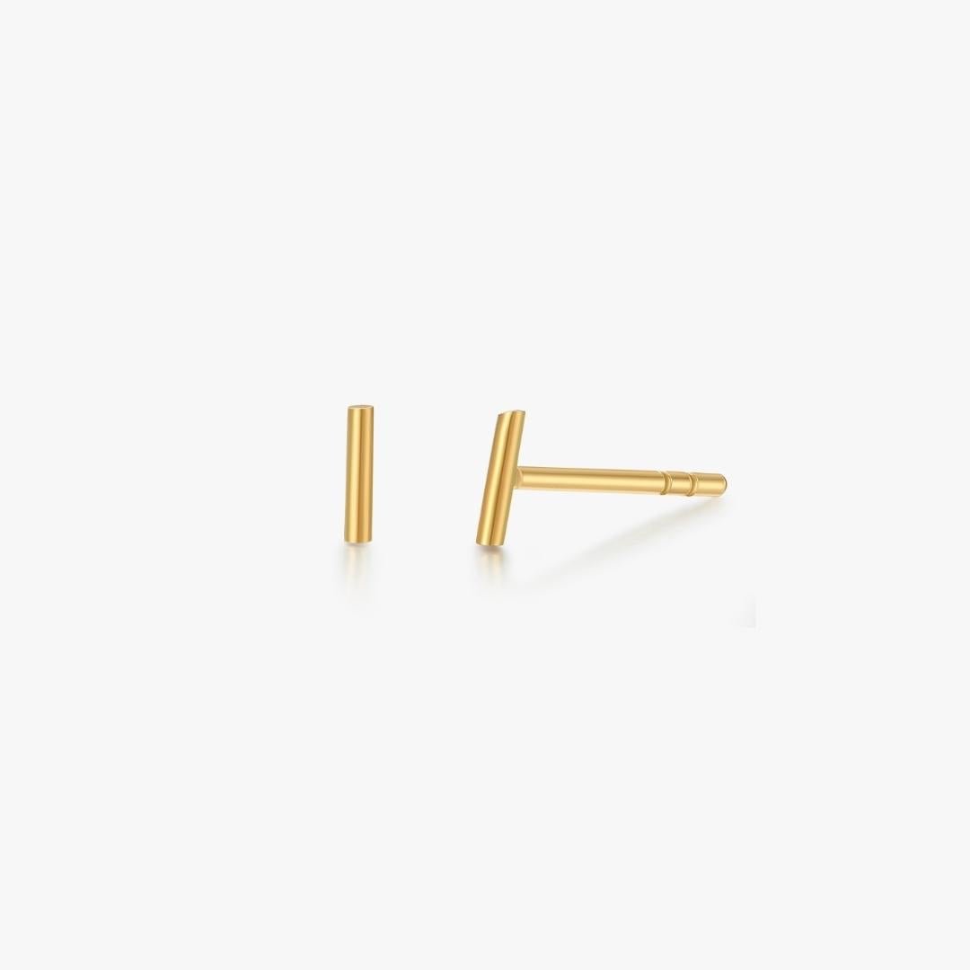 Simple Bar Stud in Gold - Flaire & Co.