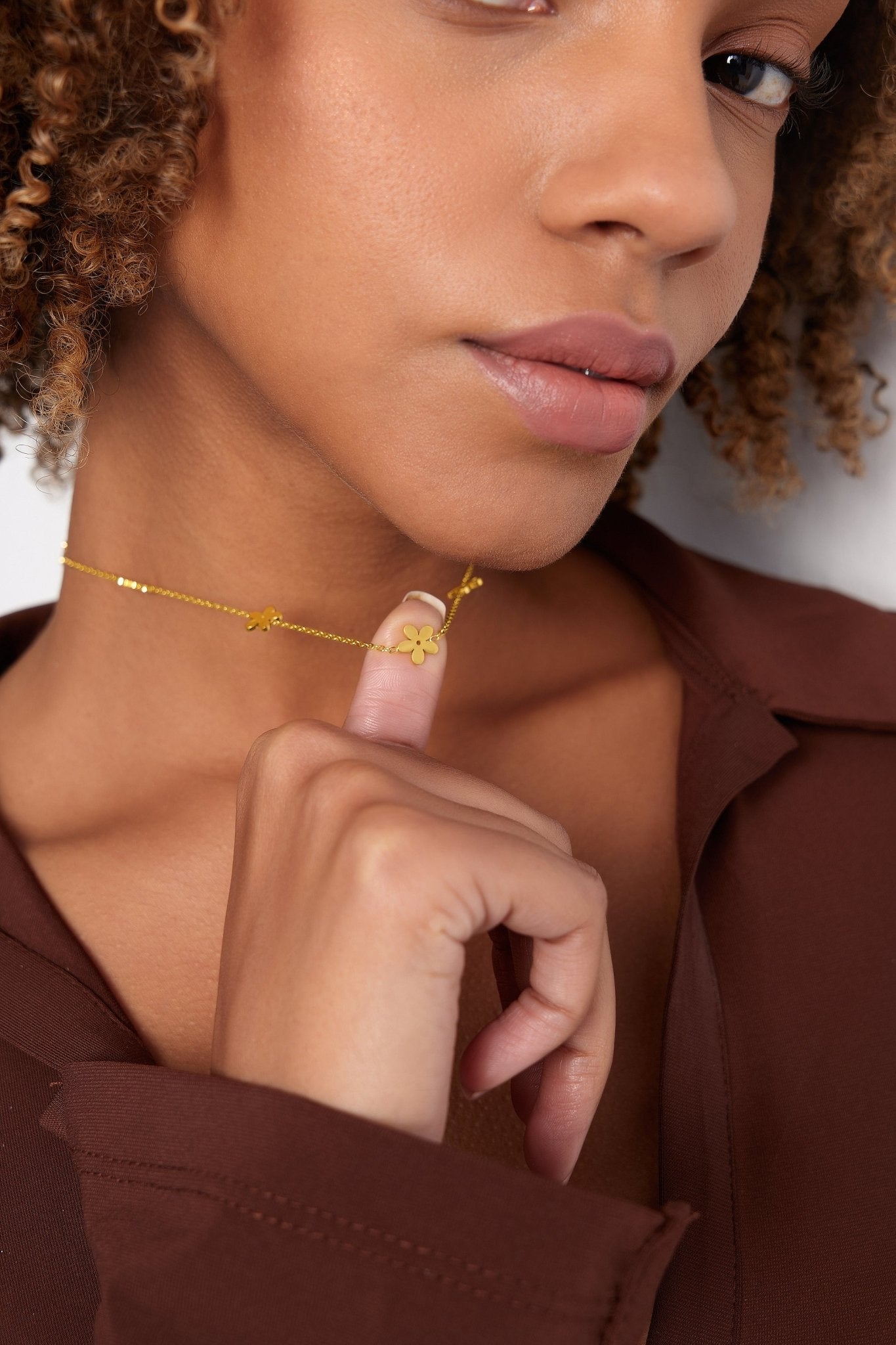 Simply Floral Choker Necklace in Gold - Flaire & Co.