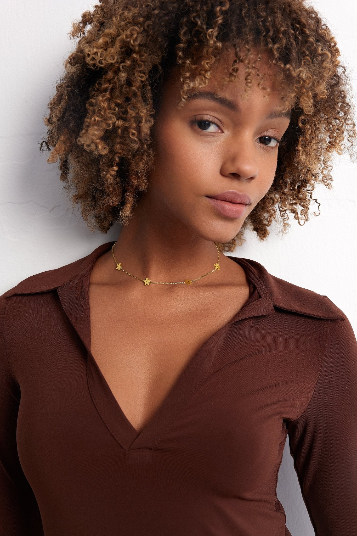 Simply Floral Choker Necklace in Gold - Flaire & Co.