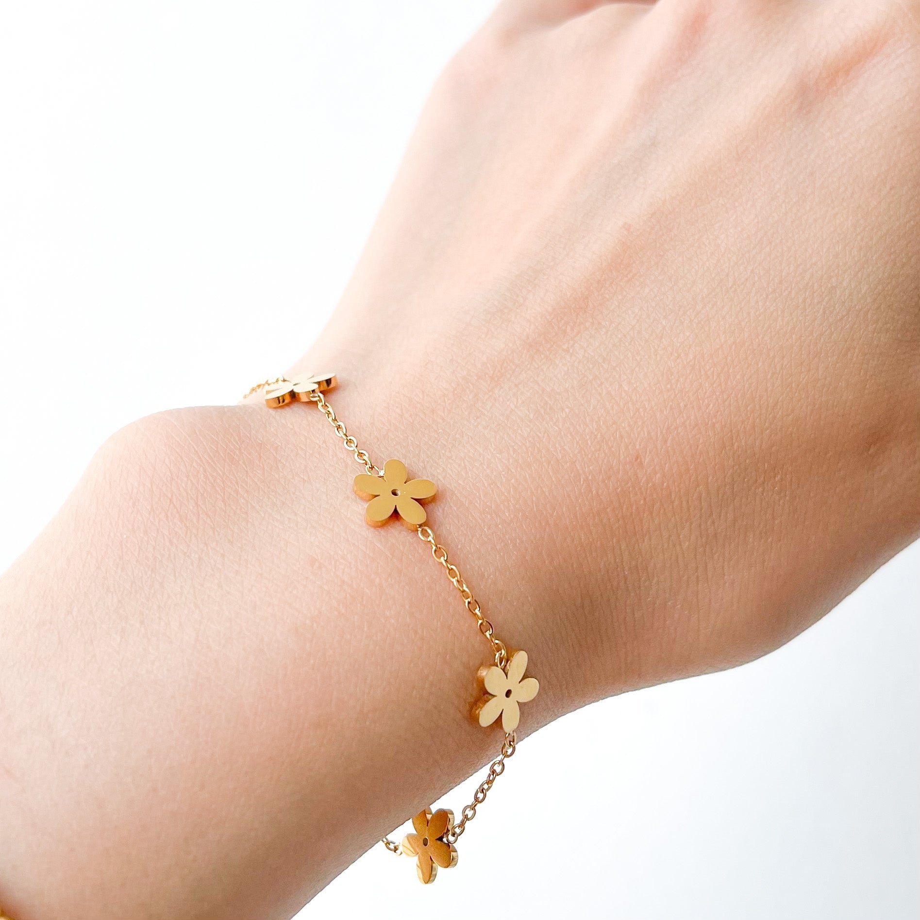 Simply Floral Gold Bracelet - Flaire & Co.