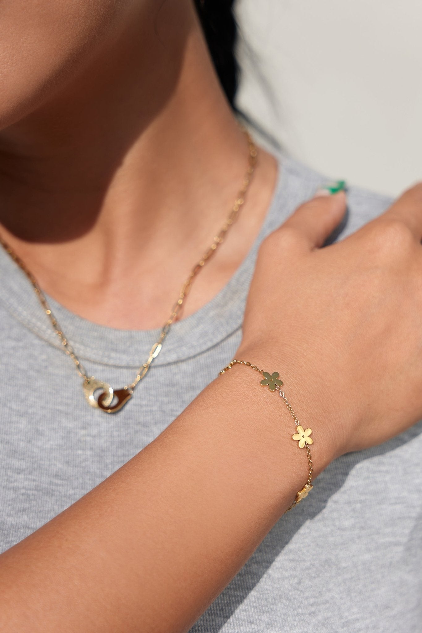 Simply Floral Gold Bracelet - Flaire & Co.