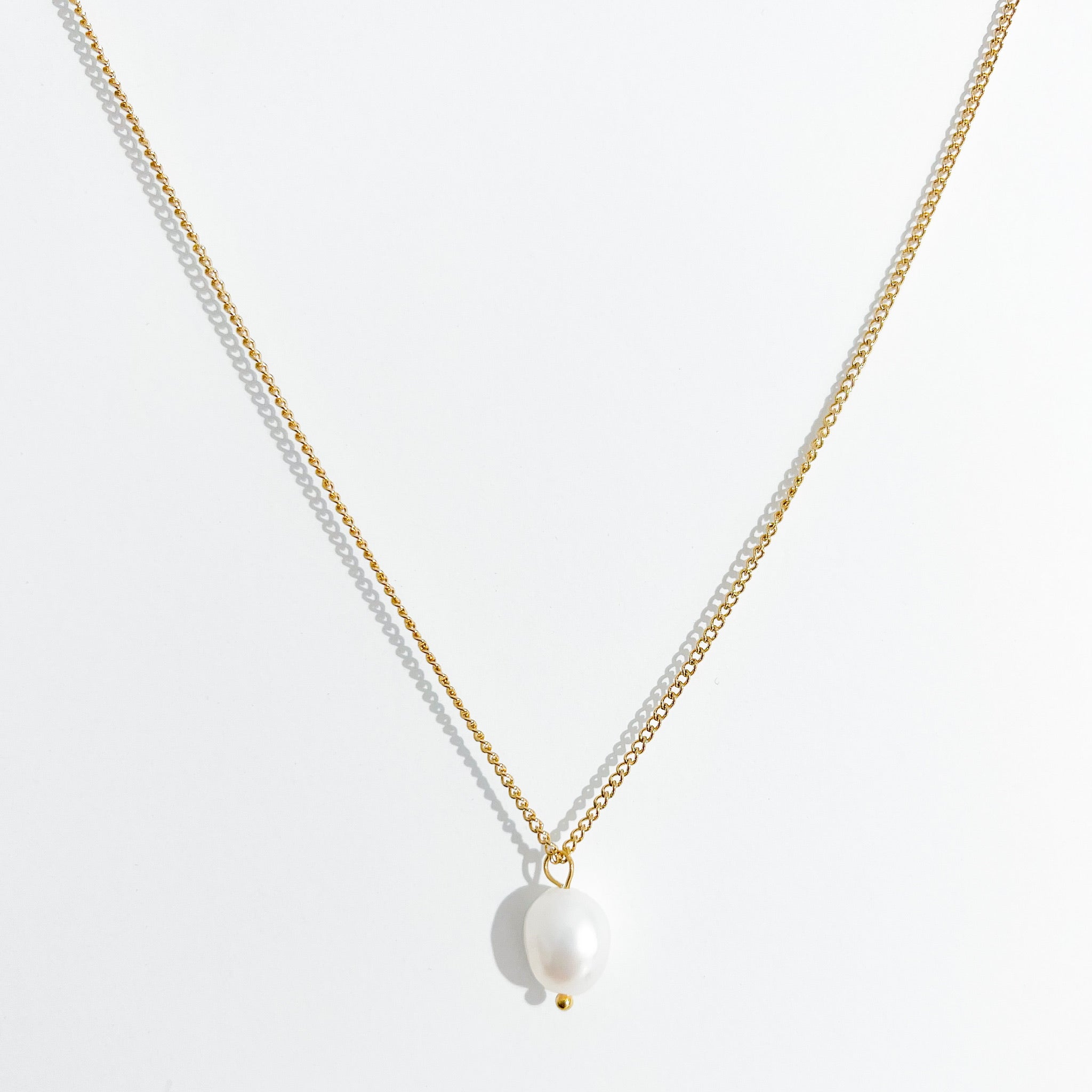 Single Pearl Necklace in Gold - Flaire & Co.