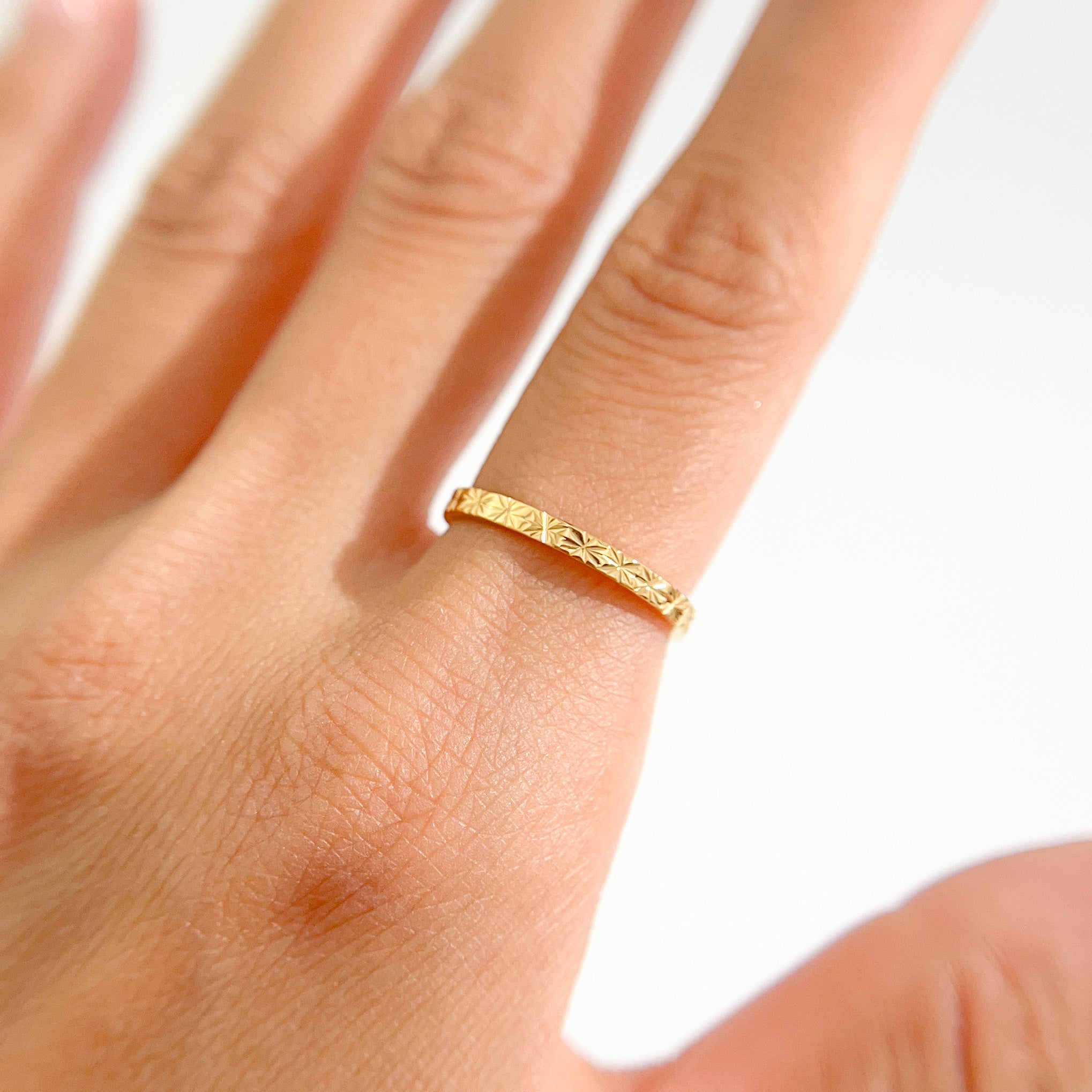 Sunburst Band Gold Ring - Flaire & Co.