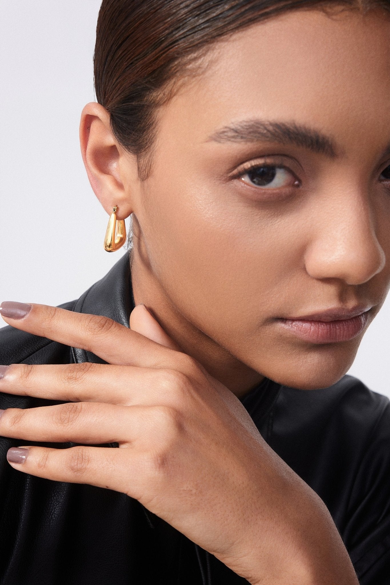 The Delta Hollow Earrings in Gold - Flaire & Co.