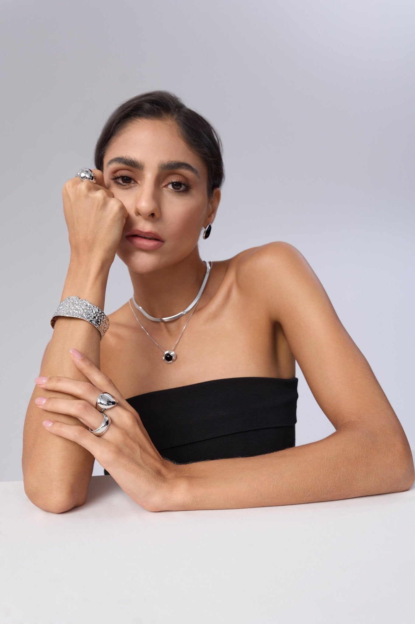 Thea Black Gem Necklace - Flaire & Co.