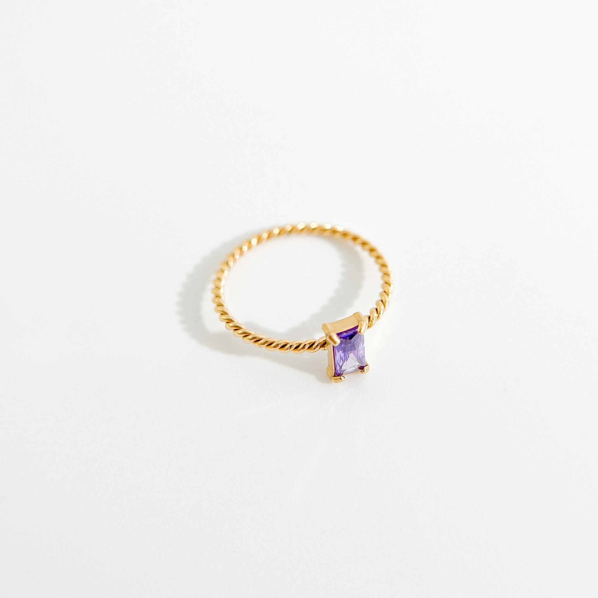 Twisted Rectangle Gem Gold Ring - Flaire & Co.