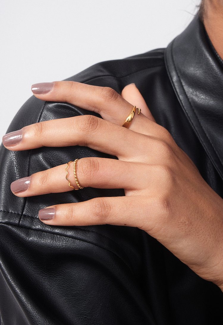 Wavy Stacking Ring in Gold - Flaire & Co.