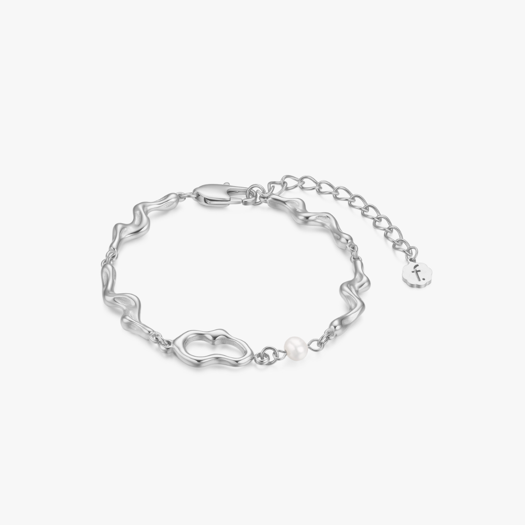 Yara Organic Asymmetrical Pearl Bracelet