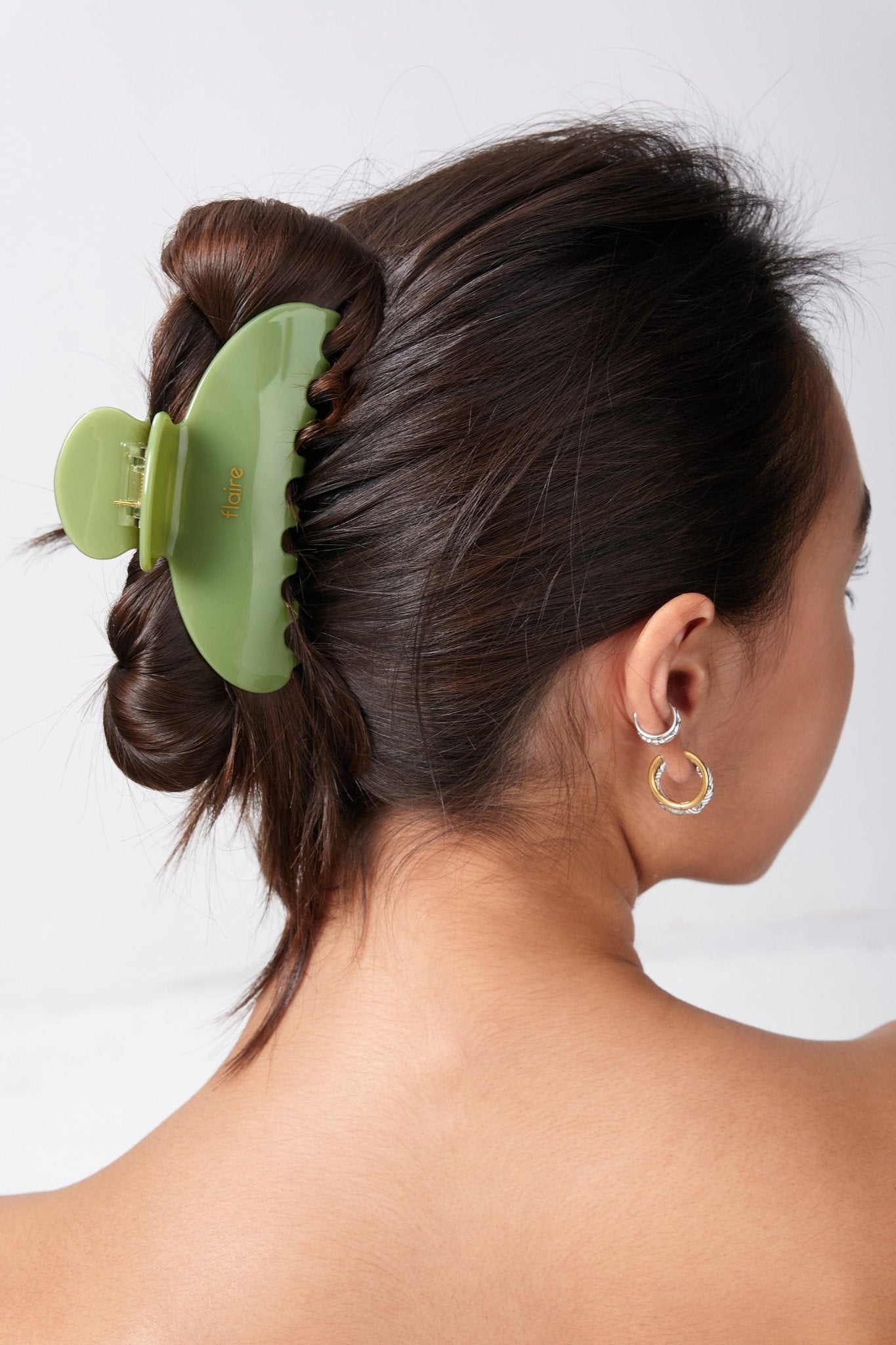 Amelia Claw Clip in Matcha - Flaire & Co.