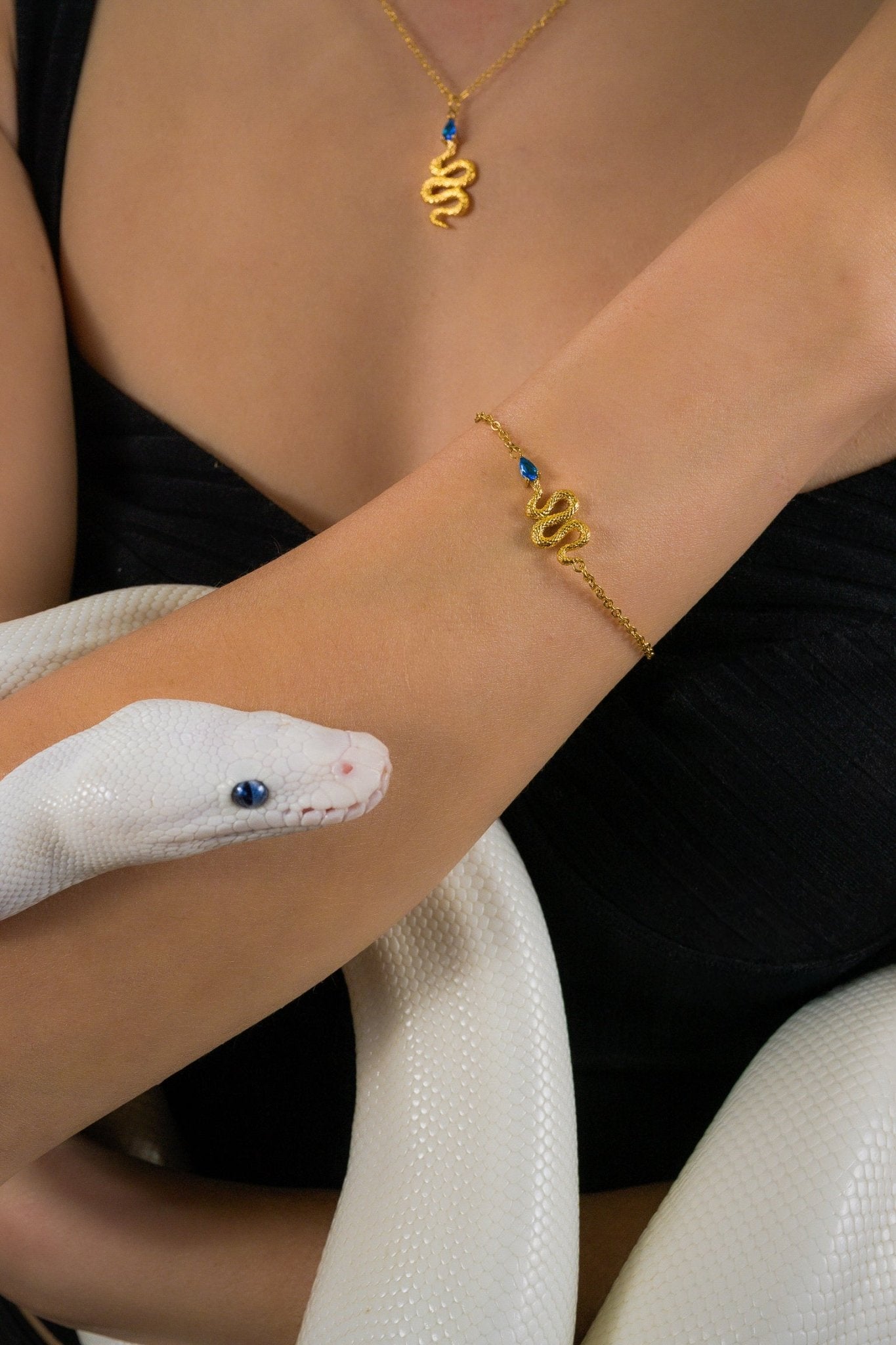 Blue Gem Snake Necklace - Flaire & Co.