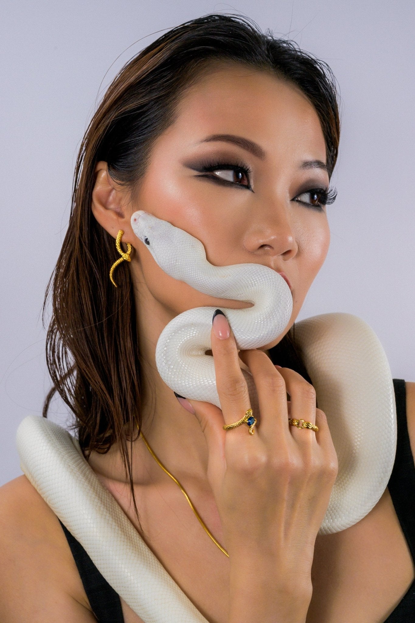 Blue Gem Snake Ring - Flaire & Co.