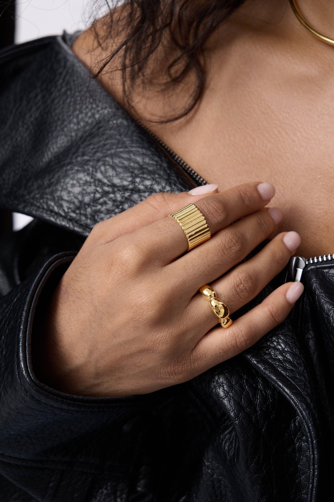 Bold Fluted Band Ring - Flaire & Co.