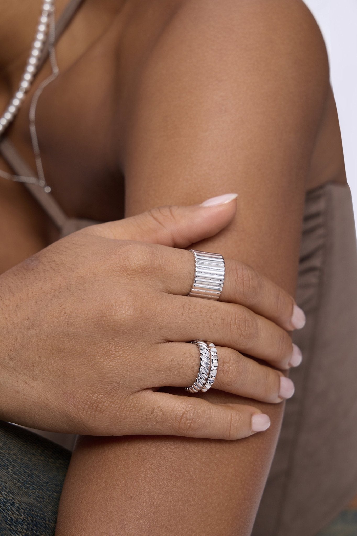 Bold Fluted Band Ring - Flaire & Co.