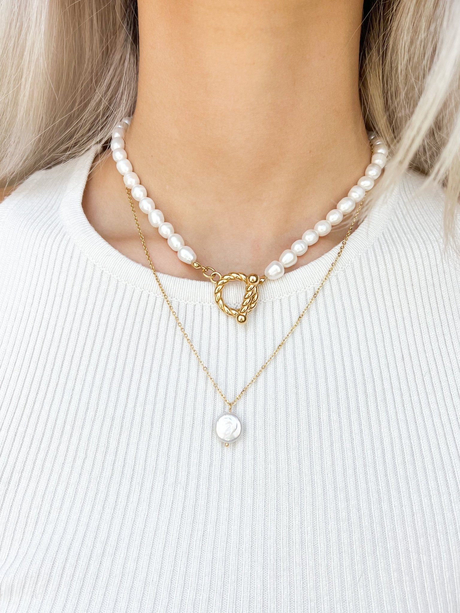 Button Pearl Necklace in Gold - Flaire & Co.