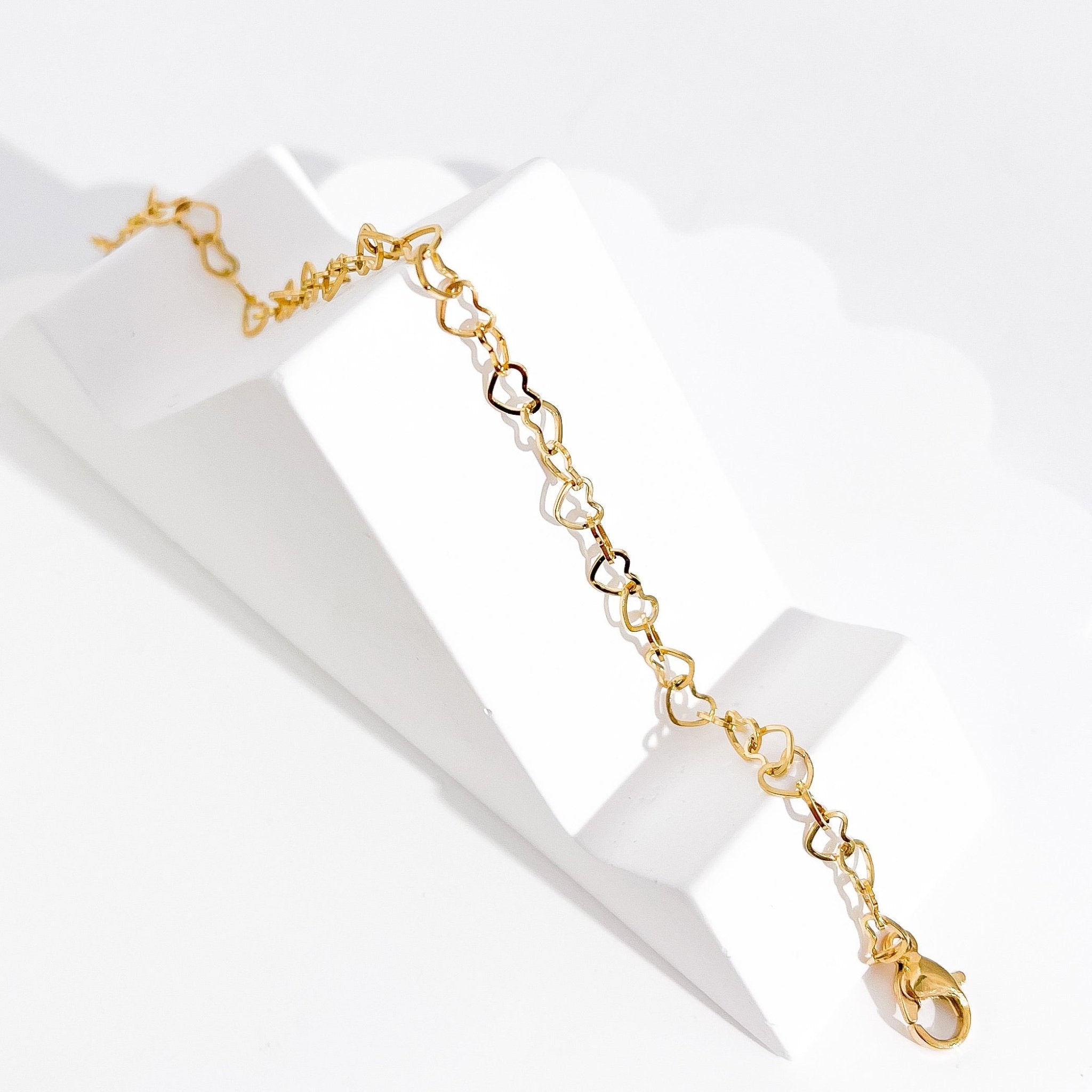 Celia Heart Chain Bracelet in Gold - Flaire & Co.