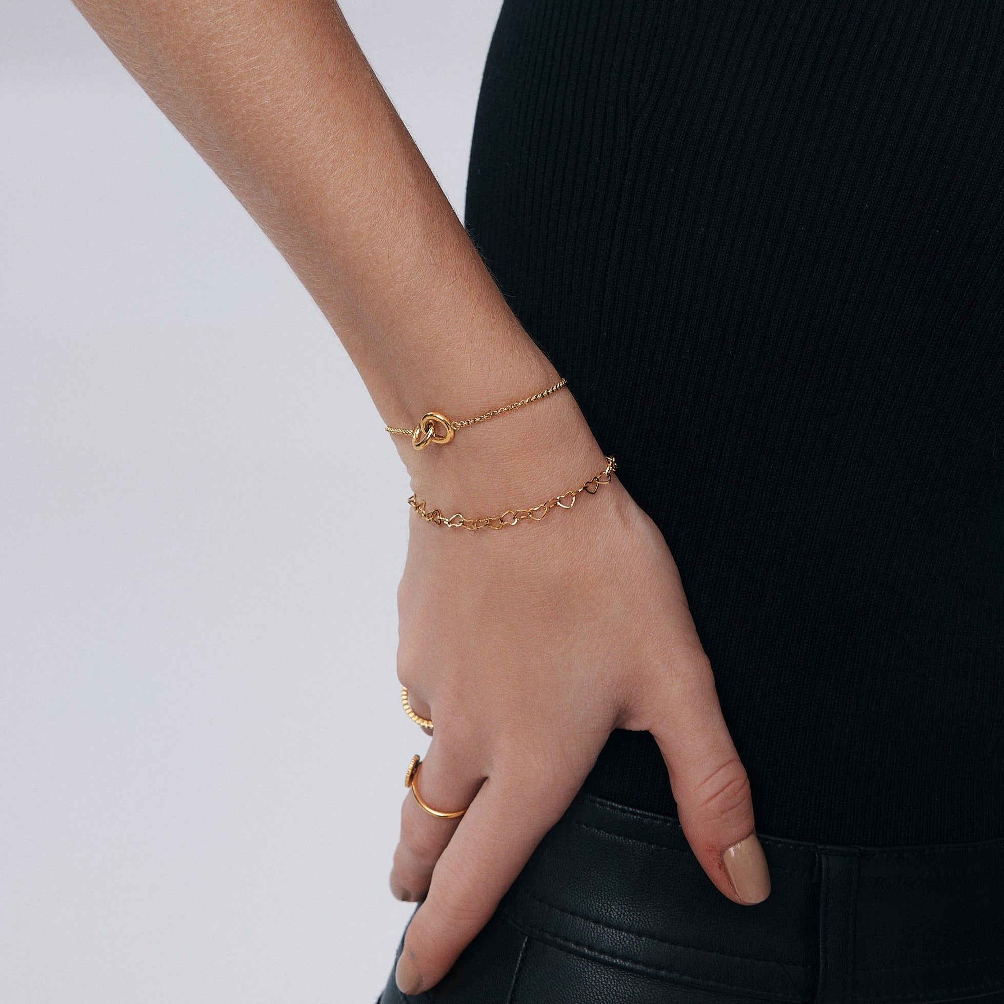 Celia Heart Chain Bracelet in Gold - Flaire & Co.