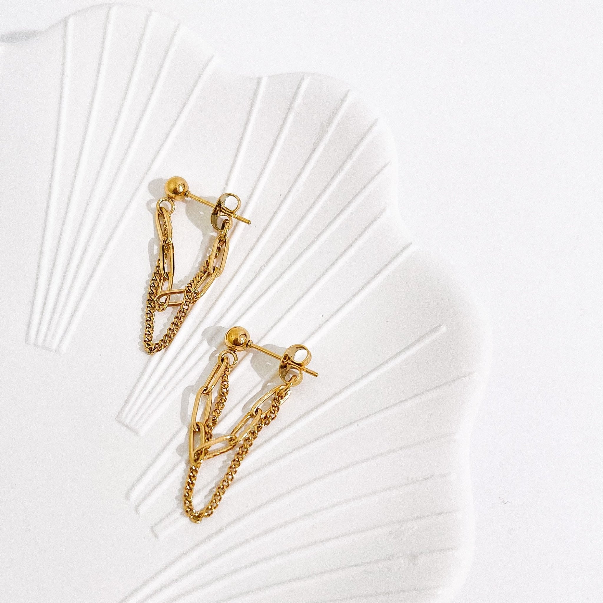 Cynthia Gold Chains Earrings - Flaire & Co.