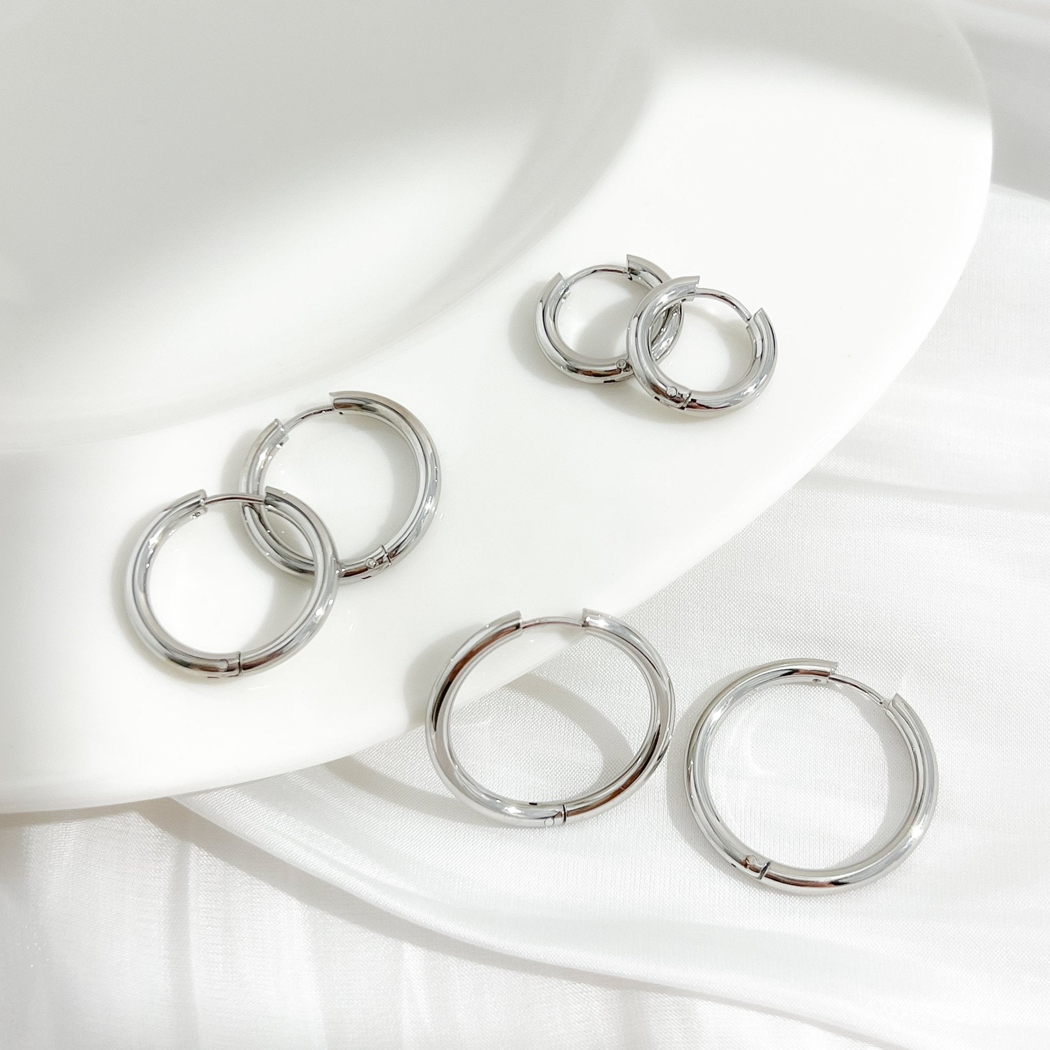 Everyday Seamless Hoops Silver Bundle - Flaire & Co.