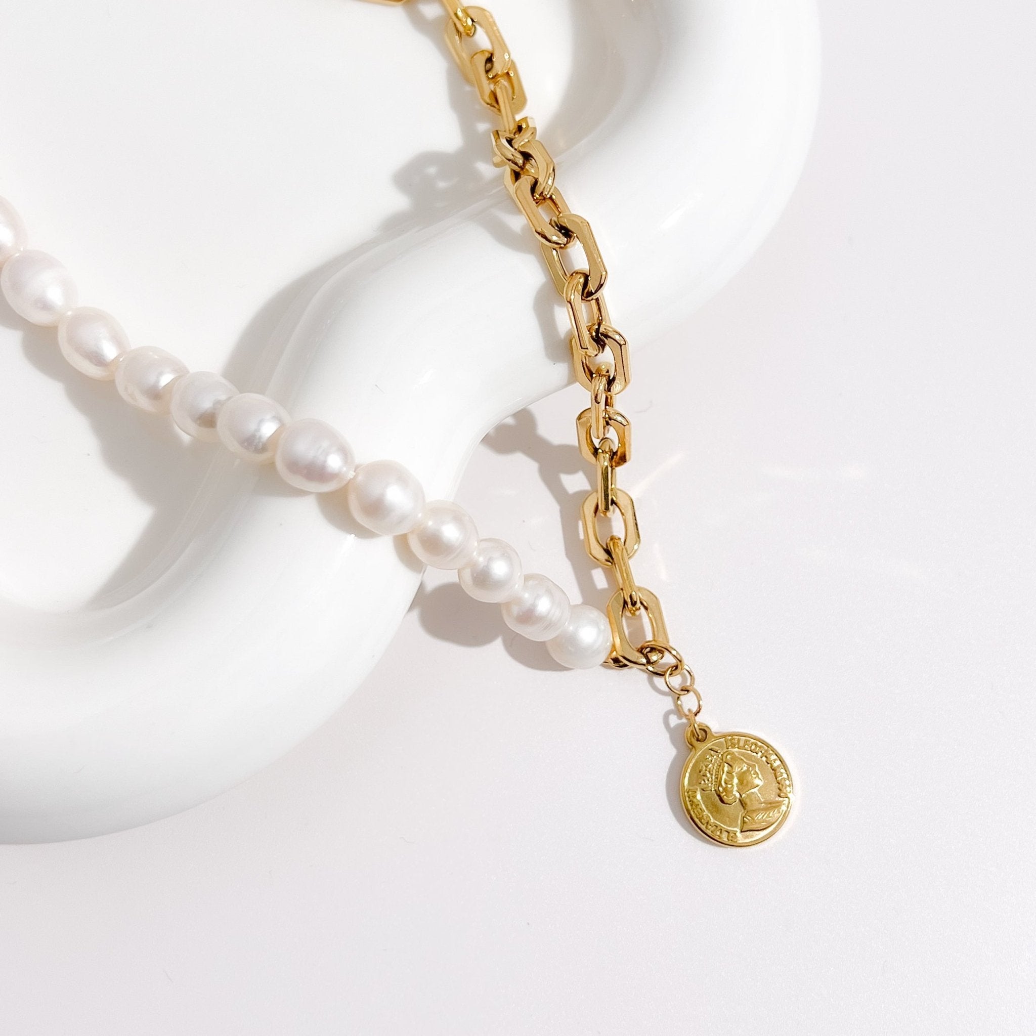 Gold Pendant Chunky Pearl Necklace (Unisex)