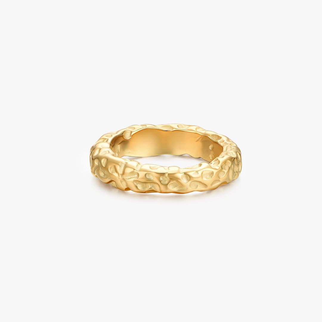 Hammered Ring in Gold - Flaire & Co.