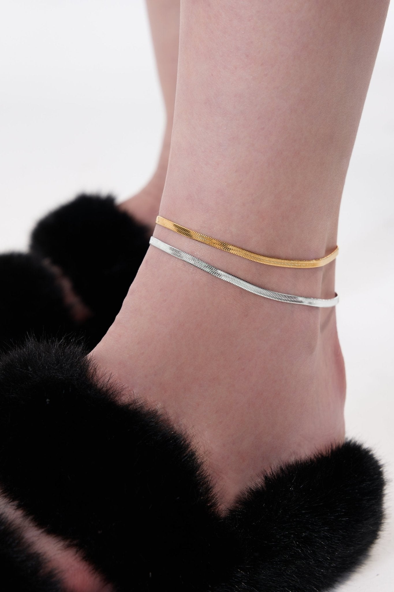 Herringbone Chain Anklet in Gold - Flaire & Co.