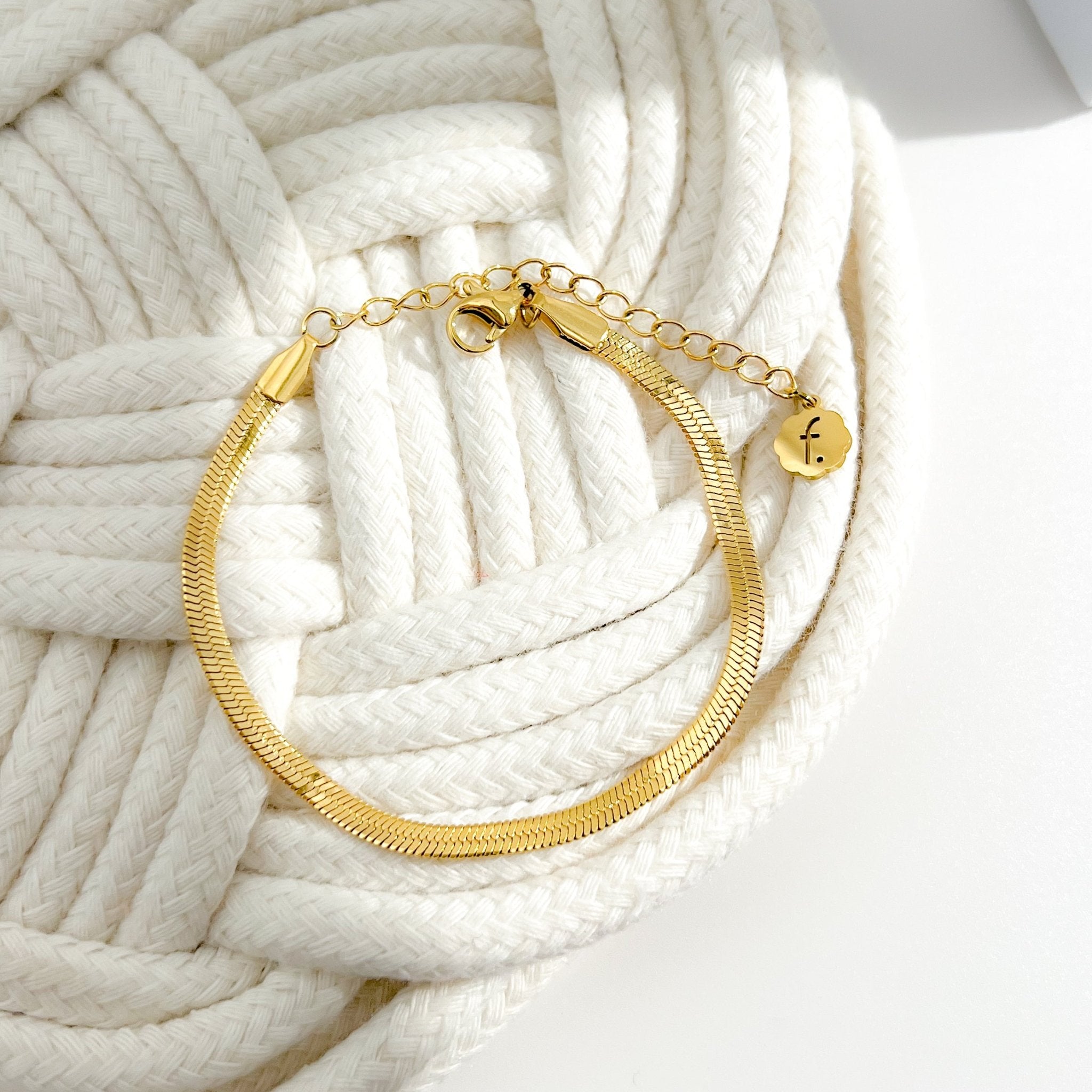 Herringbone Chain Bracelet in Gold - Flaire & Co.