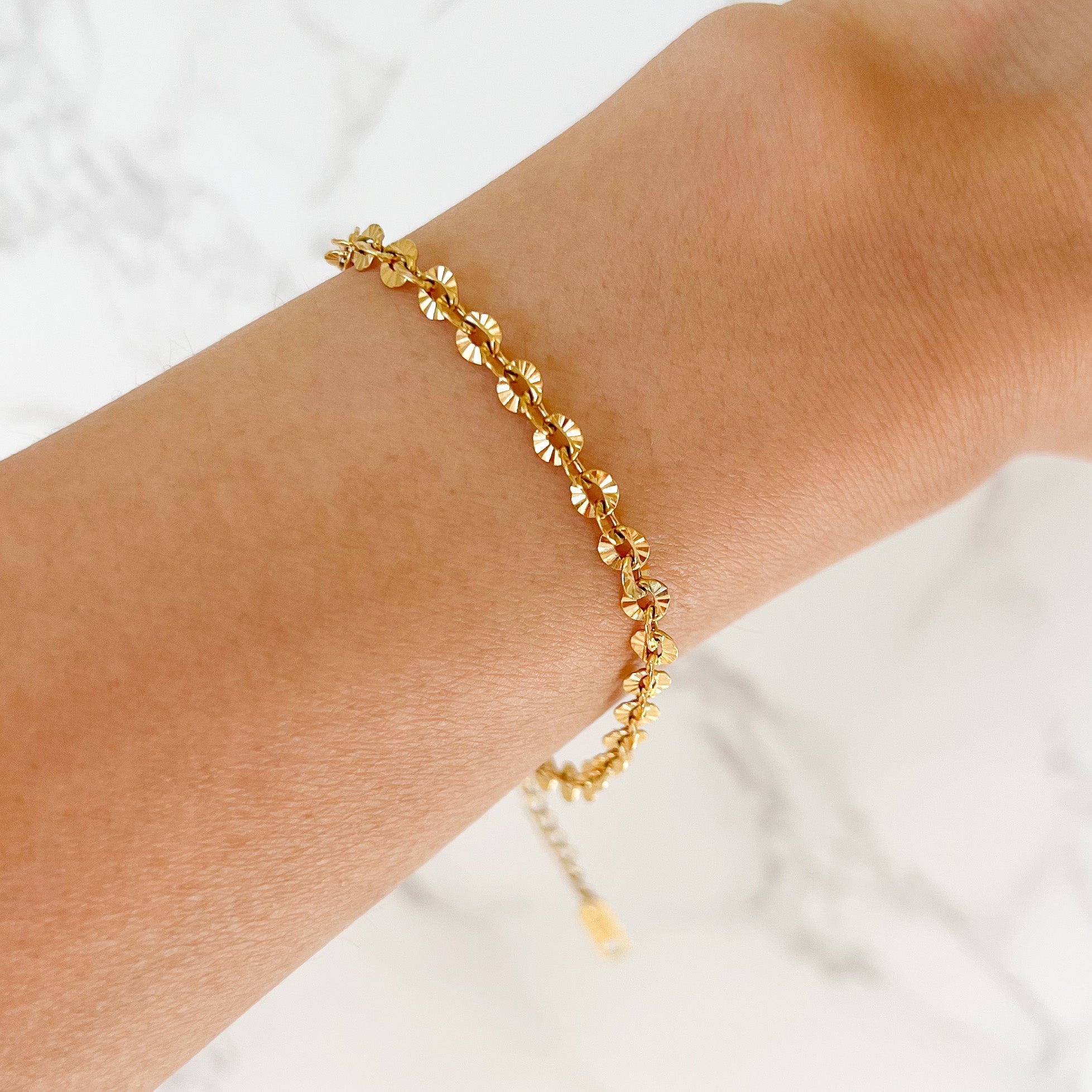 Hollow Sunburst Bracelet in Gold - Flaire & Co.