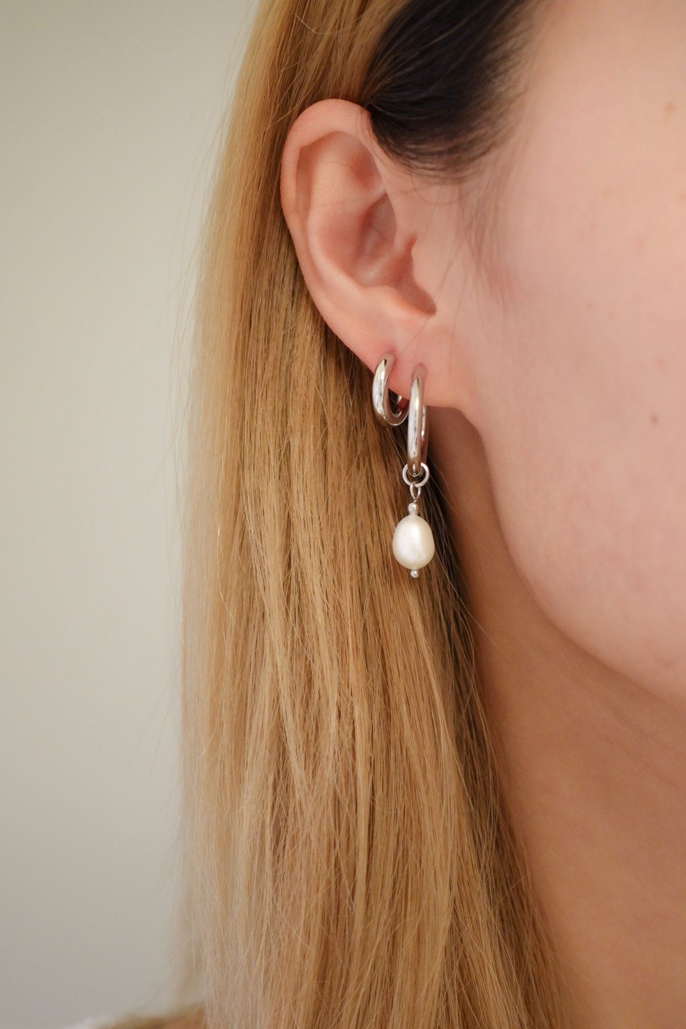 June Pearl Earrings in Silver - Flaire & Co.