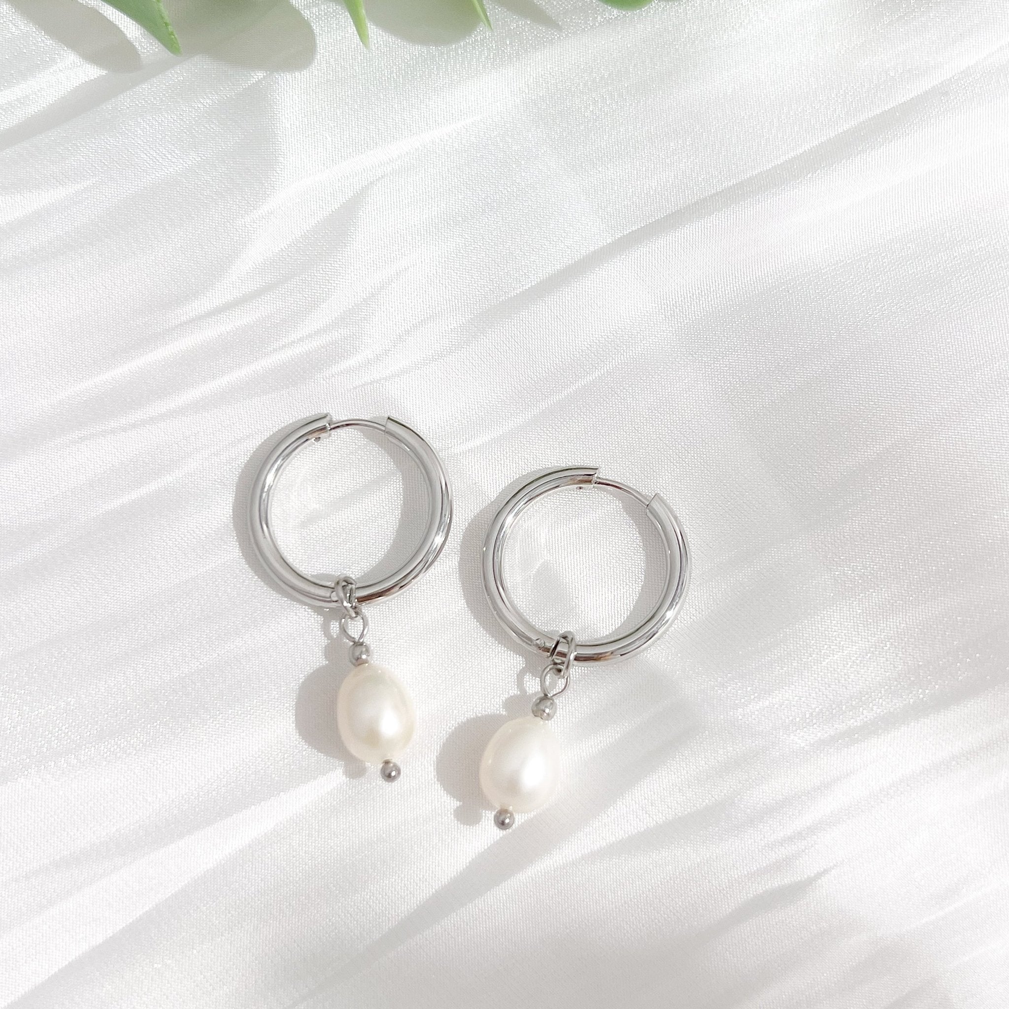 June Pearl Earrings in Silver - Flaire & Co.