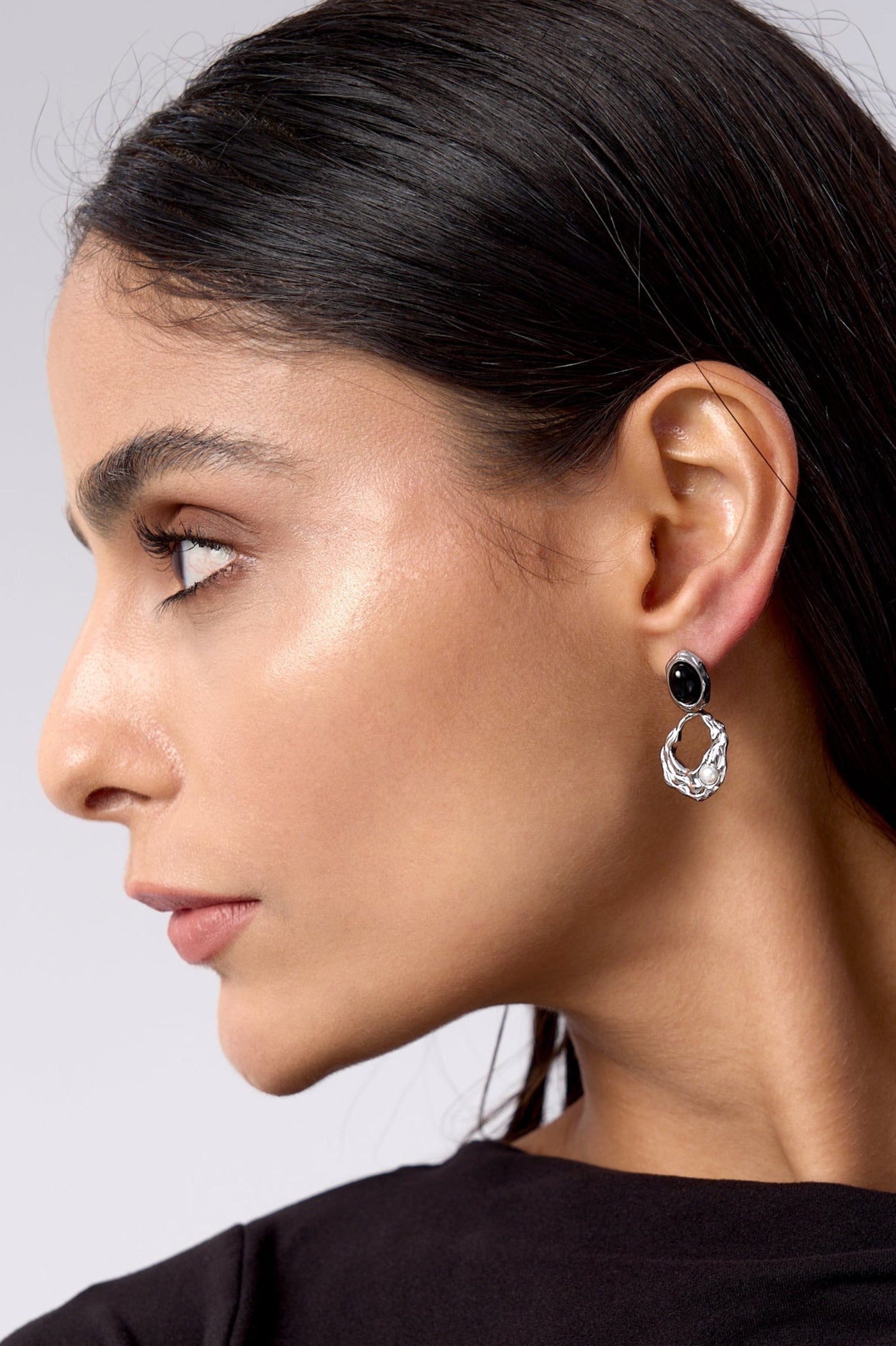 Kaia Molten Drop Earrings With Pearl - Flaire & Co.