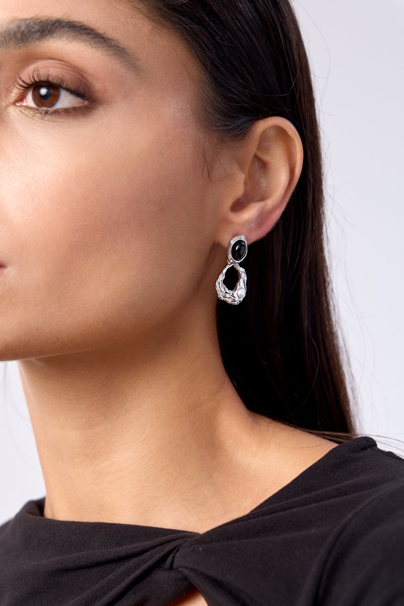 Kaia Molten Drop Earrings With Pearl - Flaire & Co.