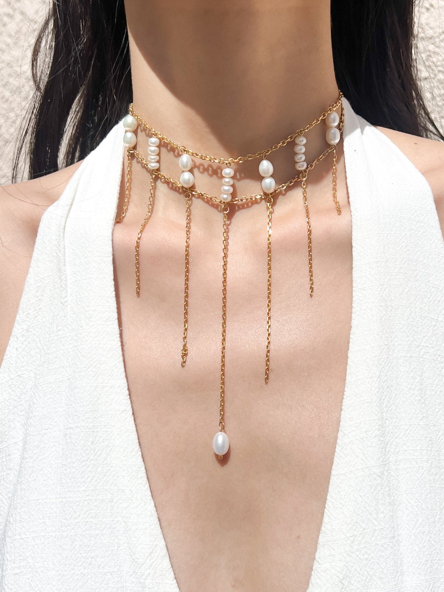 Luxe Dangling Pearl Choker in Gold - Flaire & Co.