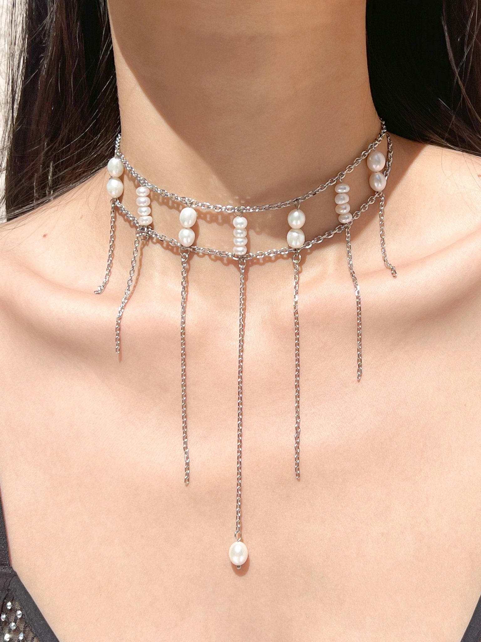 Luxe Dangling Pearl Choker in Silver - Flaire & Co.